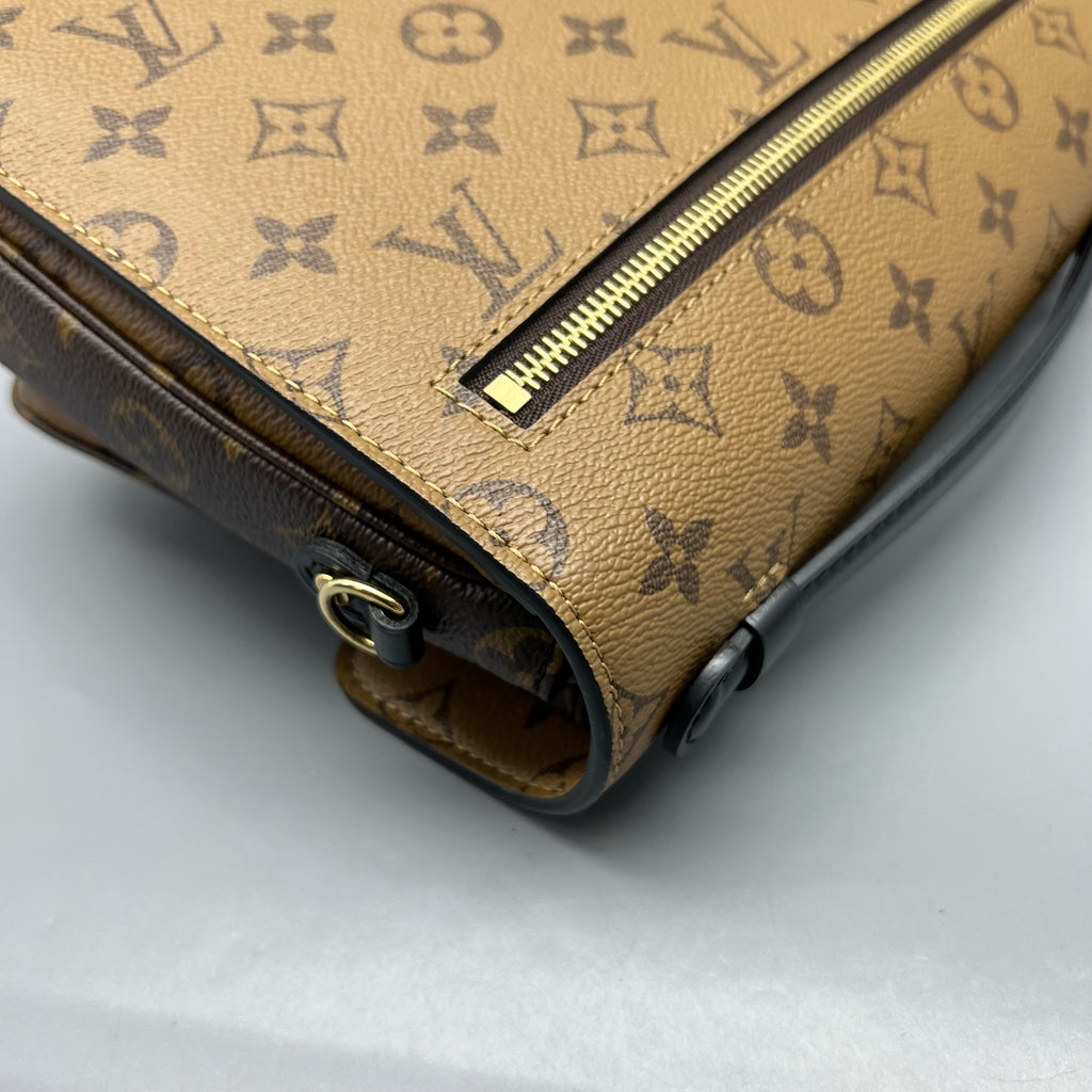 Louis Vuitton Messenger Bag