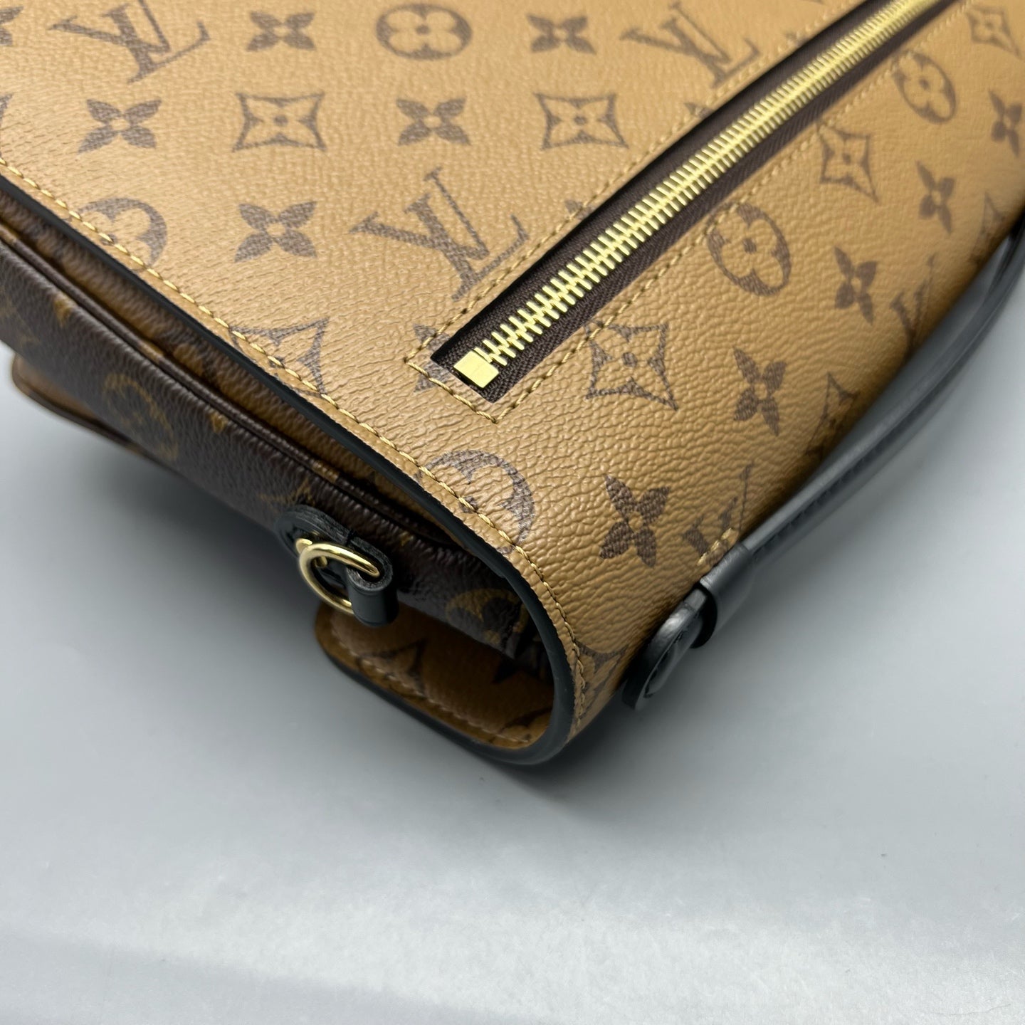 Louis Vuitton Messenger Bag