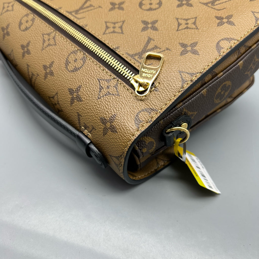 Louis Vuitton Messenger Bag