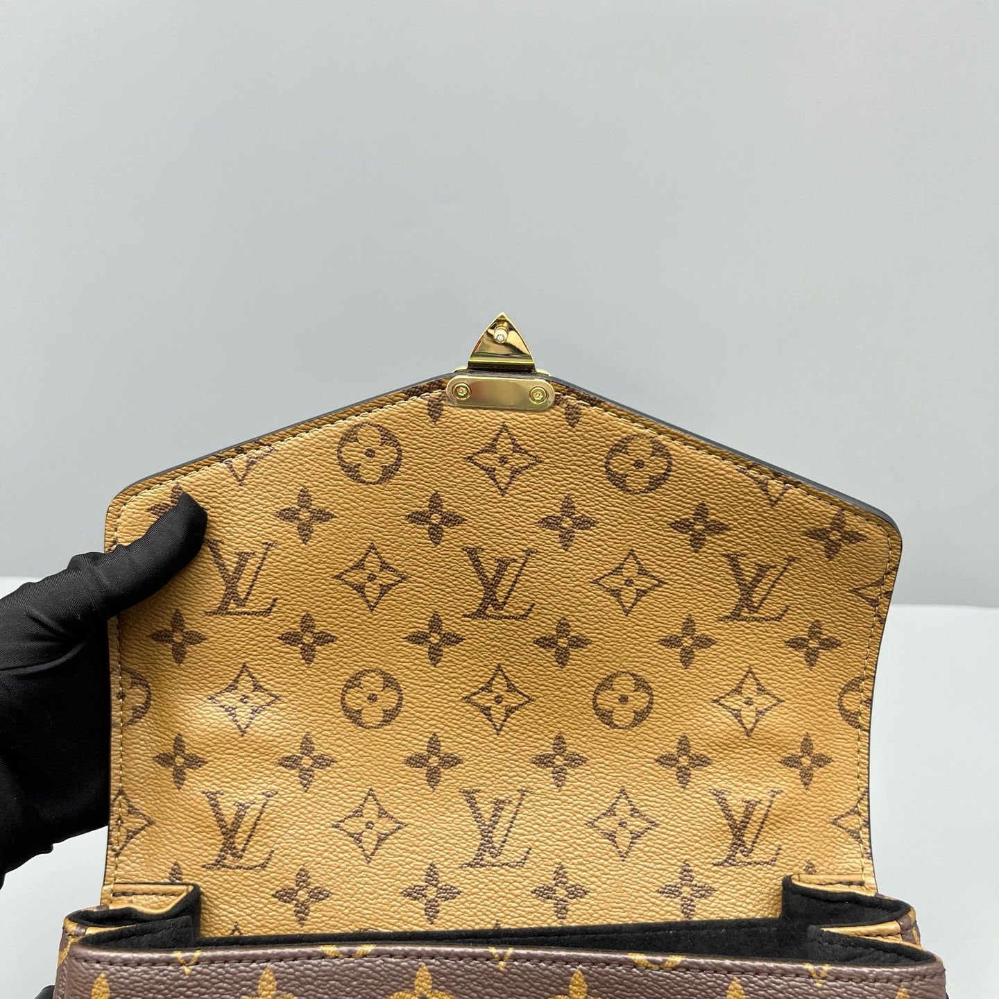 Louis Vuitton Messenger Bag