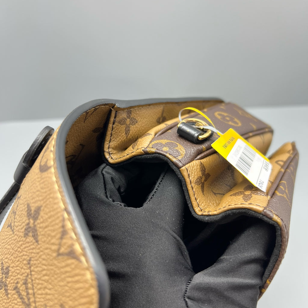 Louis Vuitton Messenger Bag
