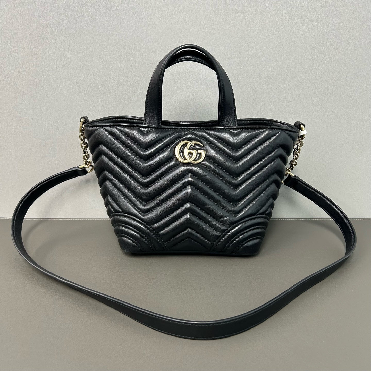 Gucci Gucci Betty Mini Tote Bag Leather Gold Tote 847386AAFA11000