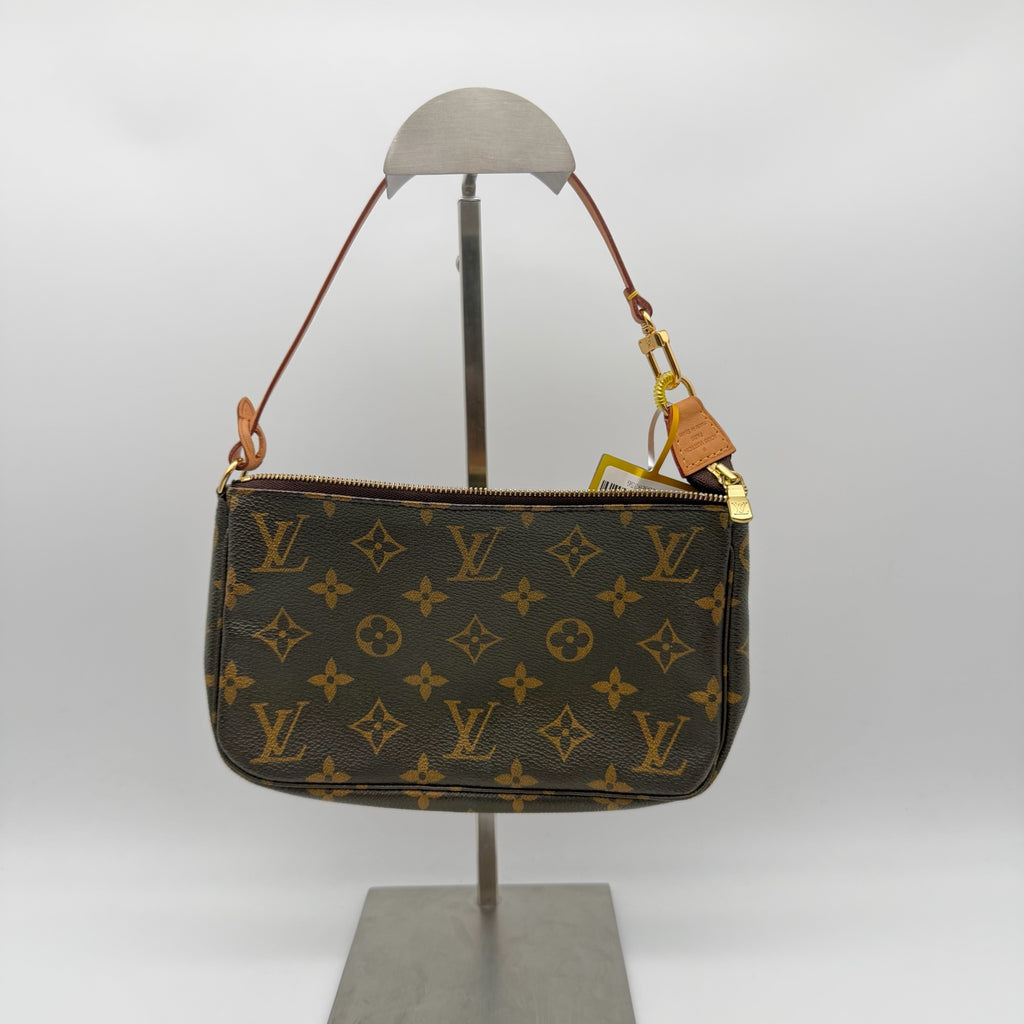 Louis Vuitton Mini Pochette Accessoires On Chain M82510