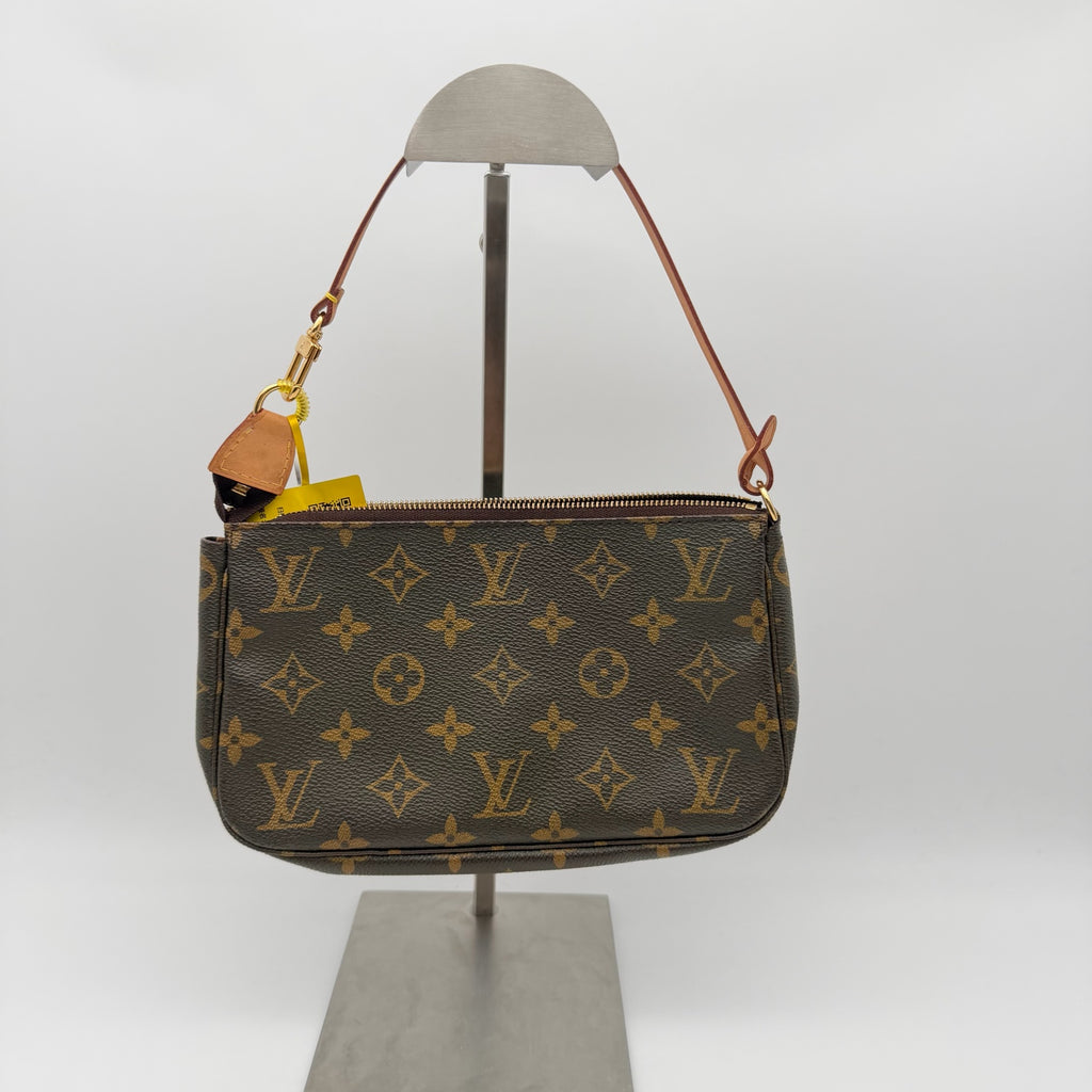 Louis Vuitton Mini Pochette Accessoires On Chain M82510