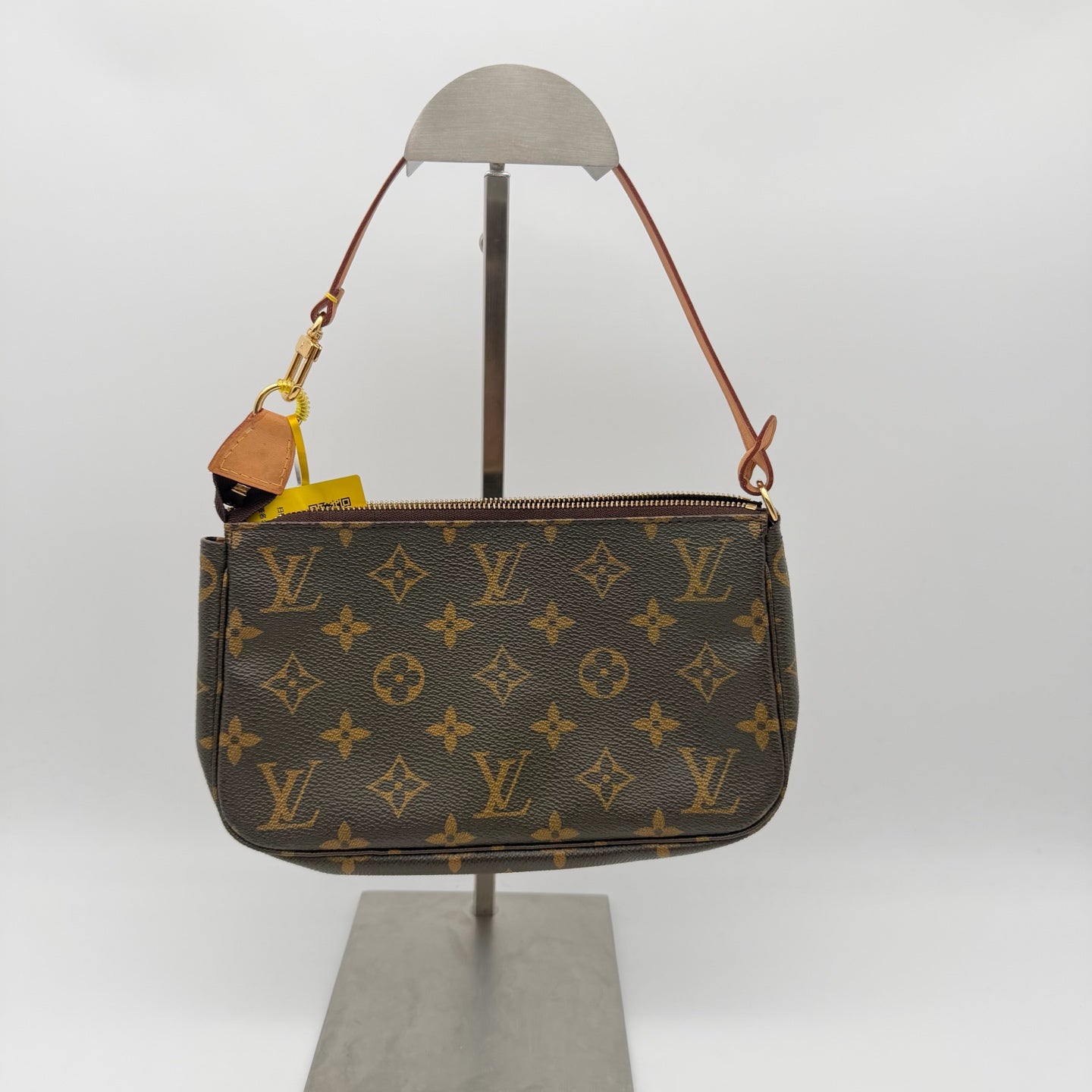Louis Vuitton Mini Pochette Accessoires On Chain M82510