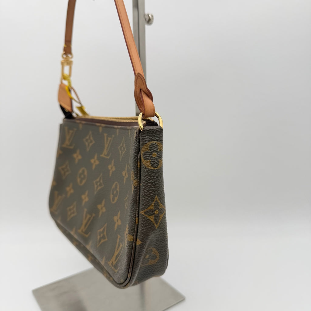 Louis Vuitton Mini Pochette Accessoires On Chain M82510