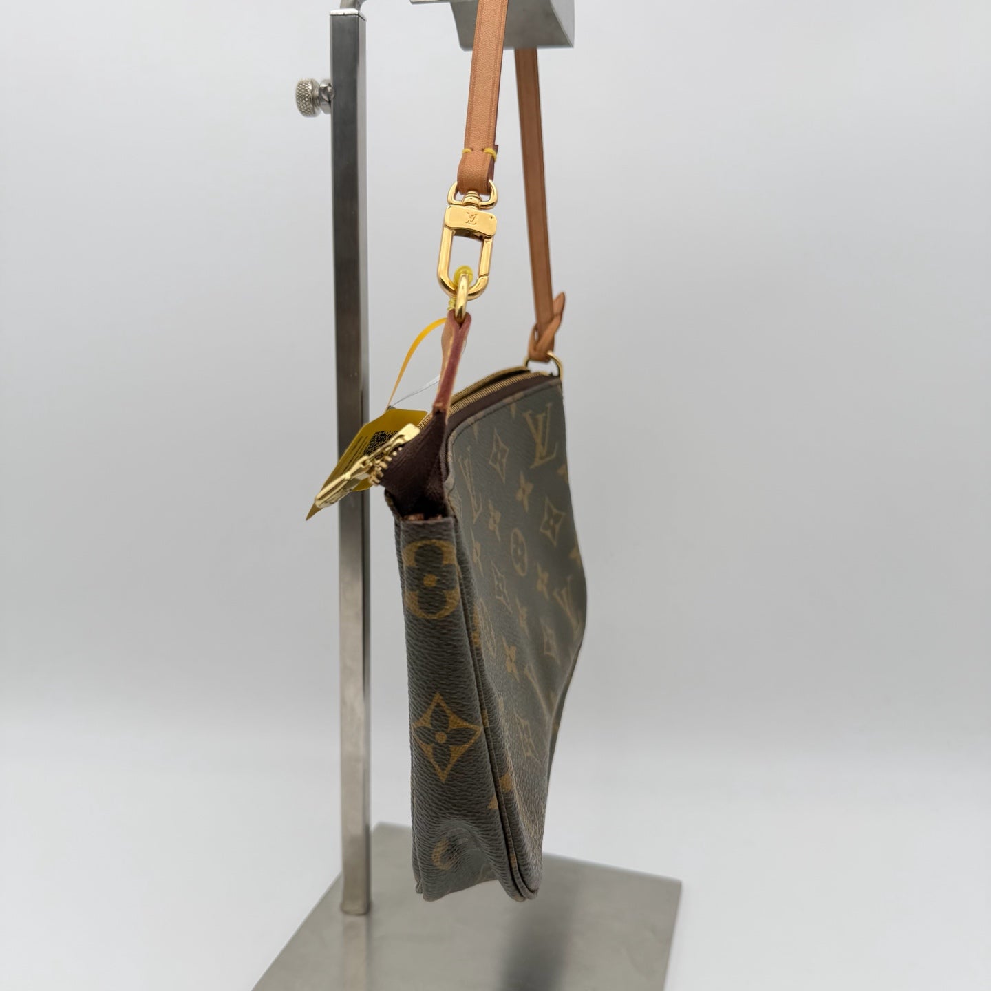 Louis Vuitton Mini Pochette Accessoires On Chain M82510
