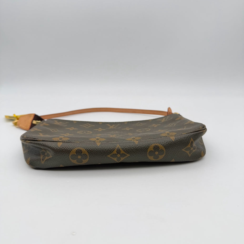 Louis Vuitton Mini Pochette Accessoires On Chain M82510