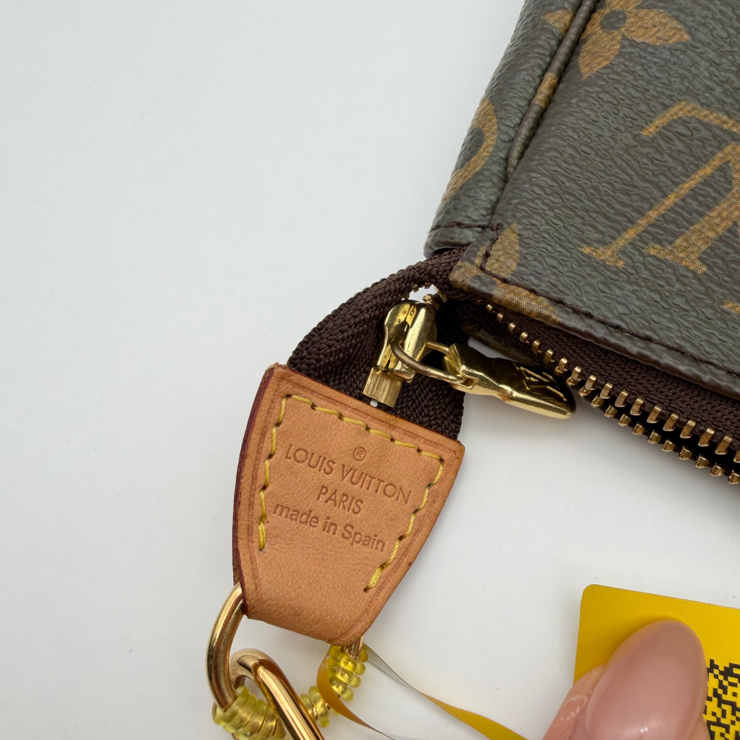 Louis Vuitton Mini Pochette Accessoires On Chain M82510