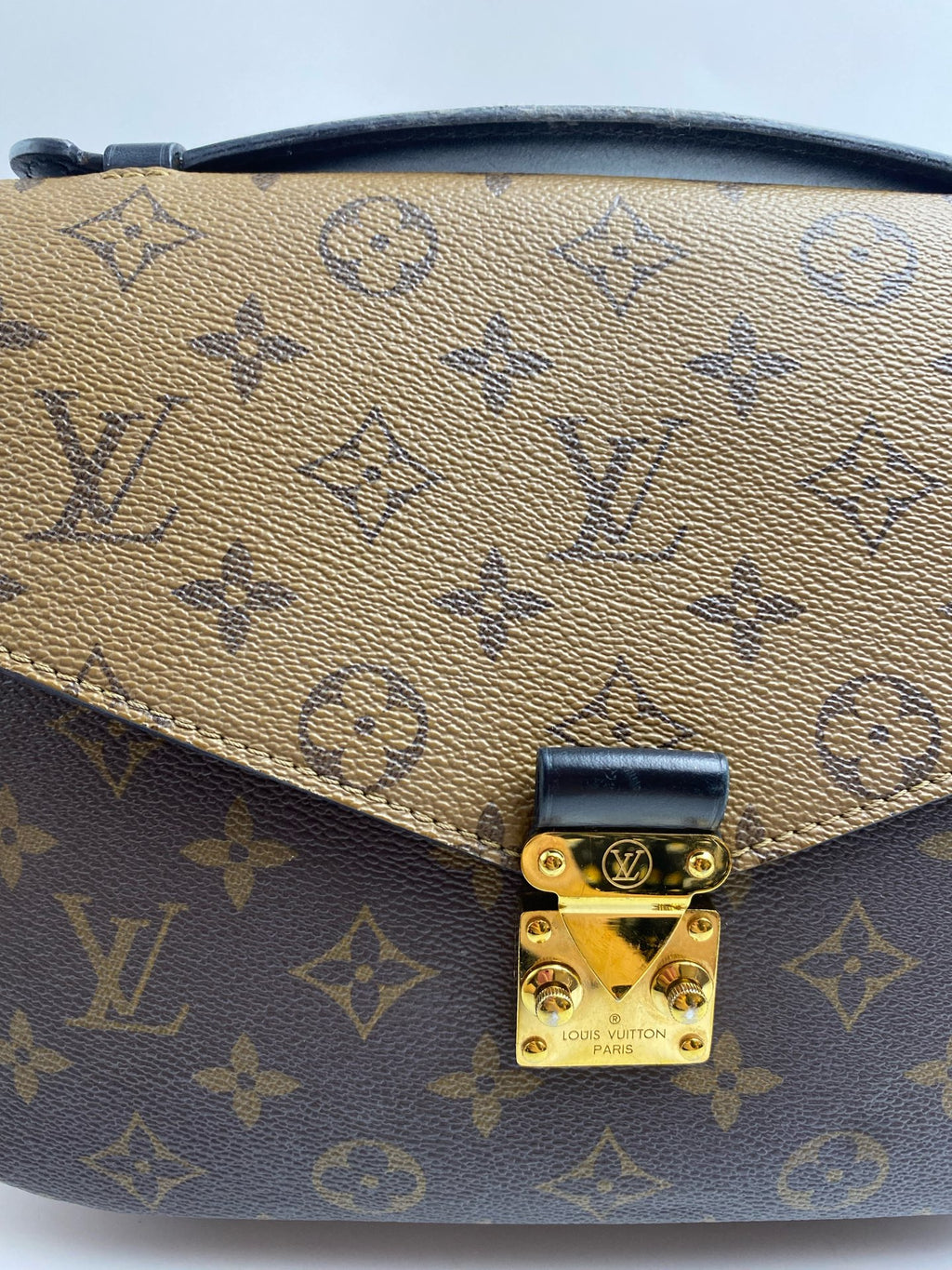 Louis Vuitton Messenger Bag
