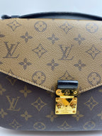 Louis Vuitton Messenger Bag