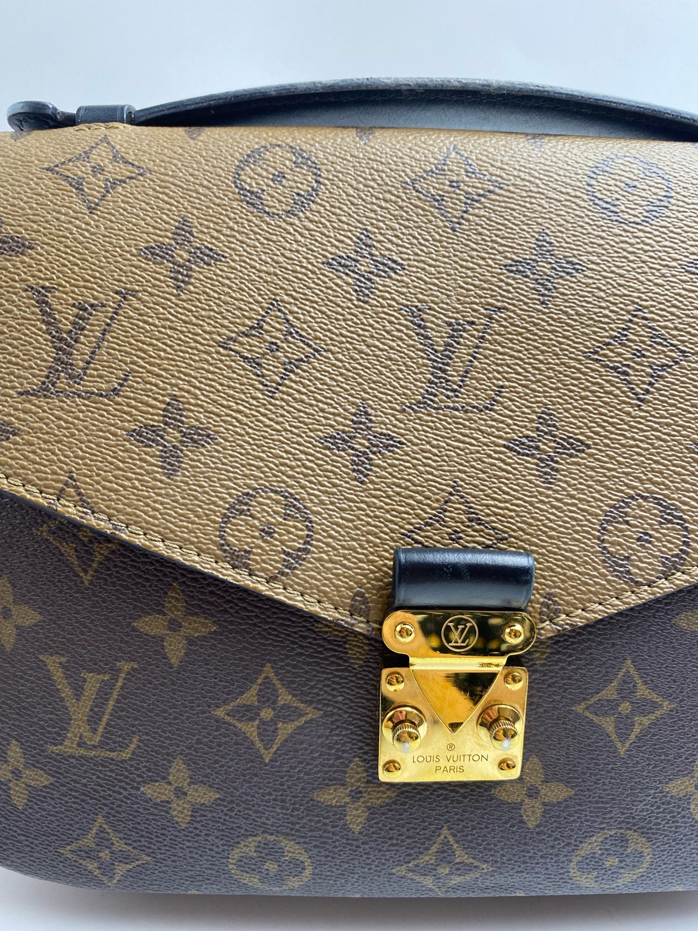 Louis Vuitton Messenger Bag