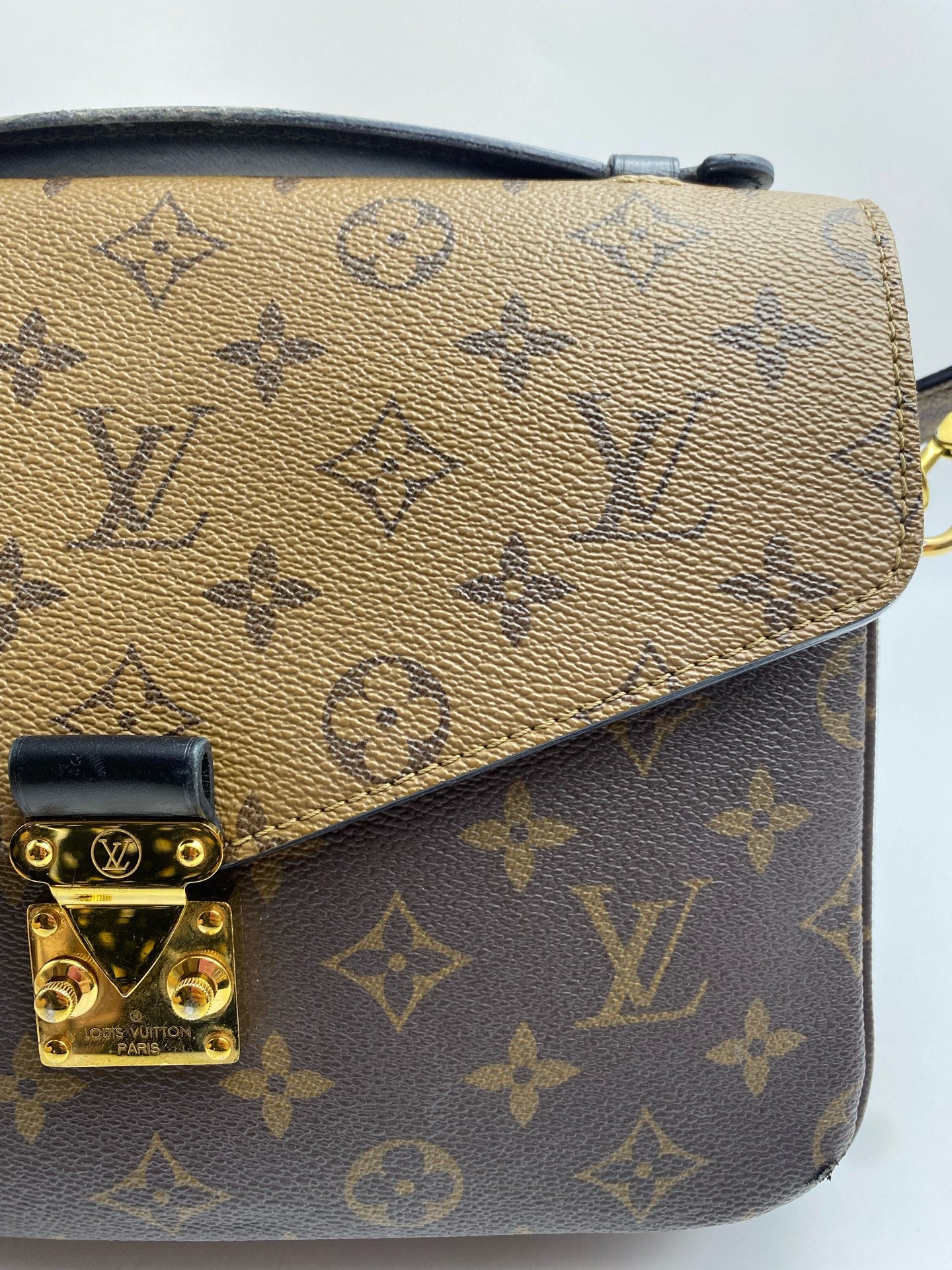 Louis Vuitton Messenger Bag