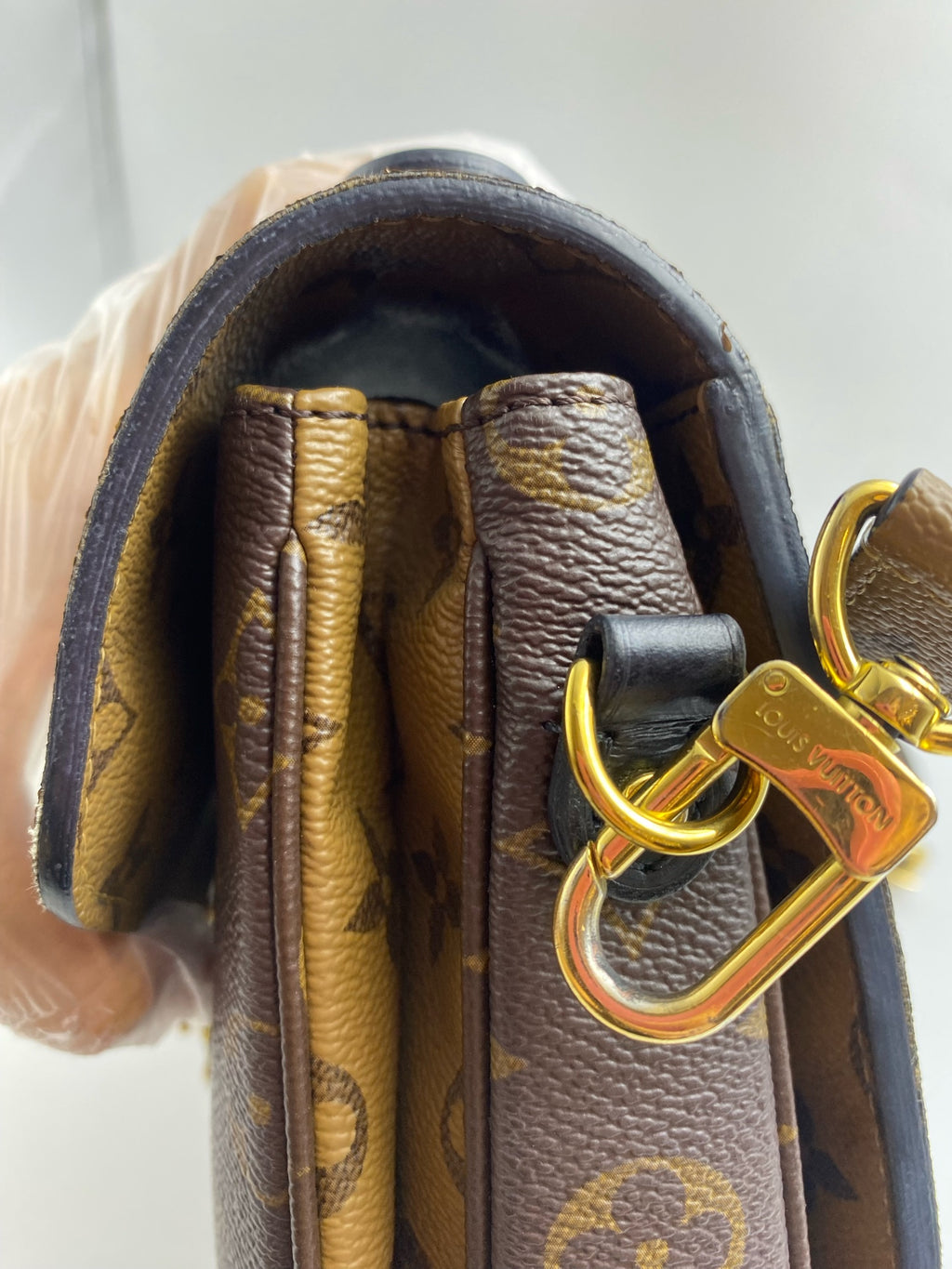 Louis Vuitton Messenger Bag