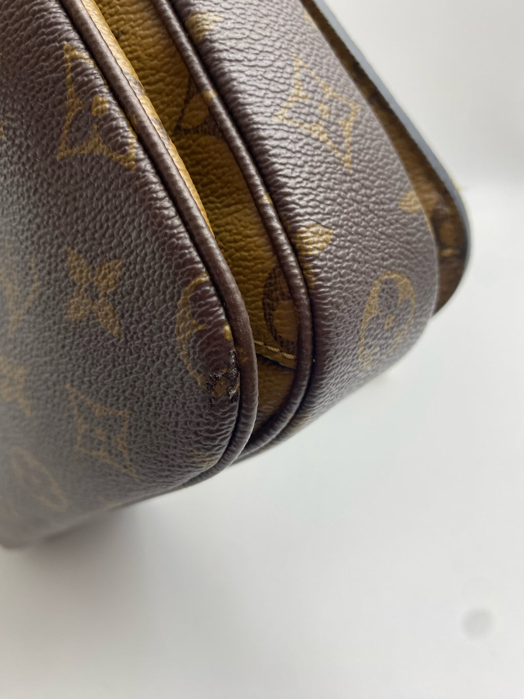 Louis Vuitton Messenger Bag