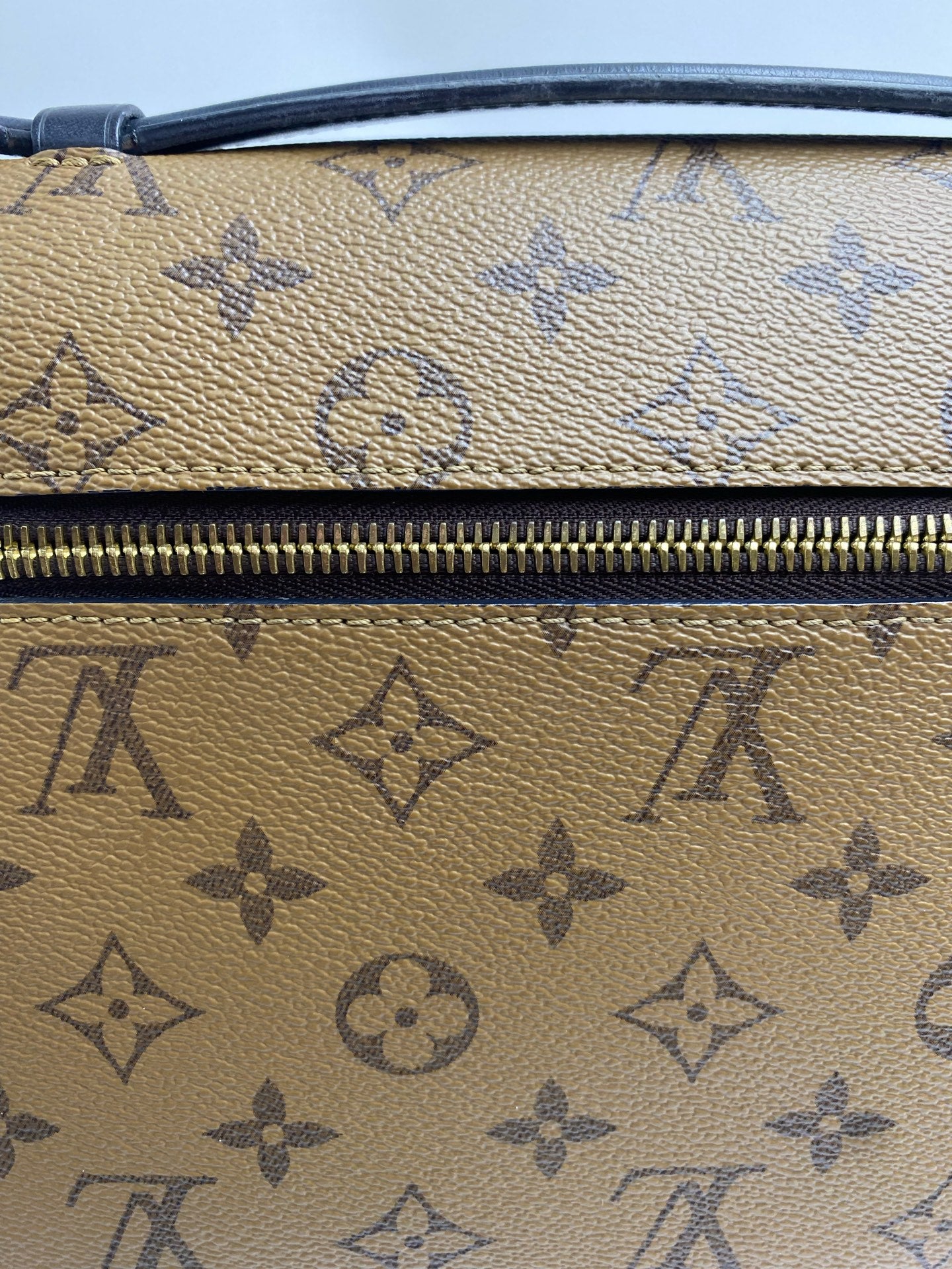 Louis Vuitton Messenger Bag