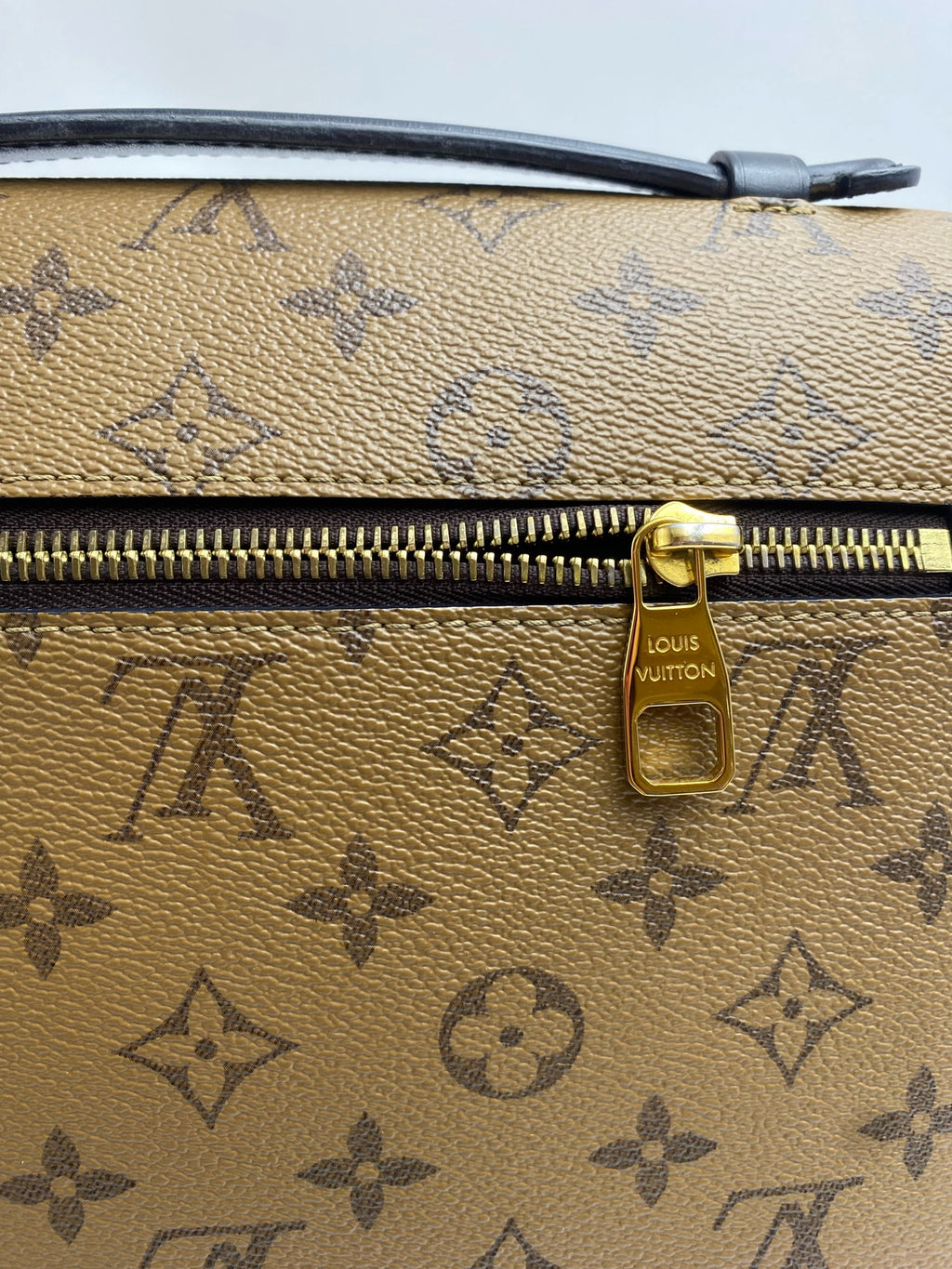 Louis Vuitton Messenger Bag