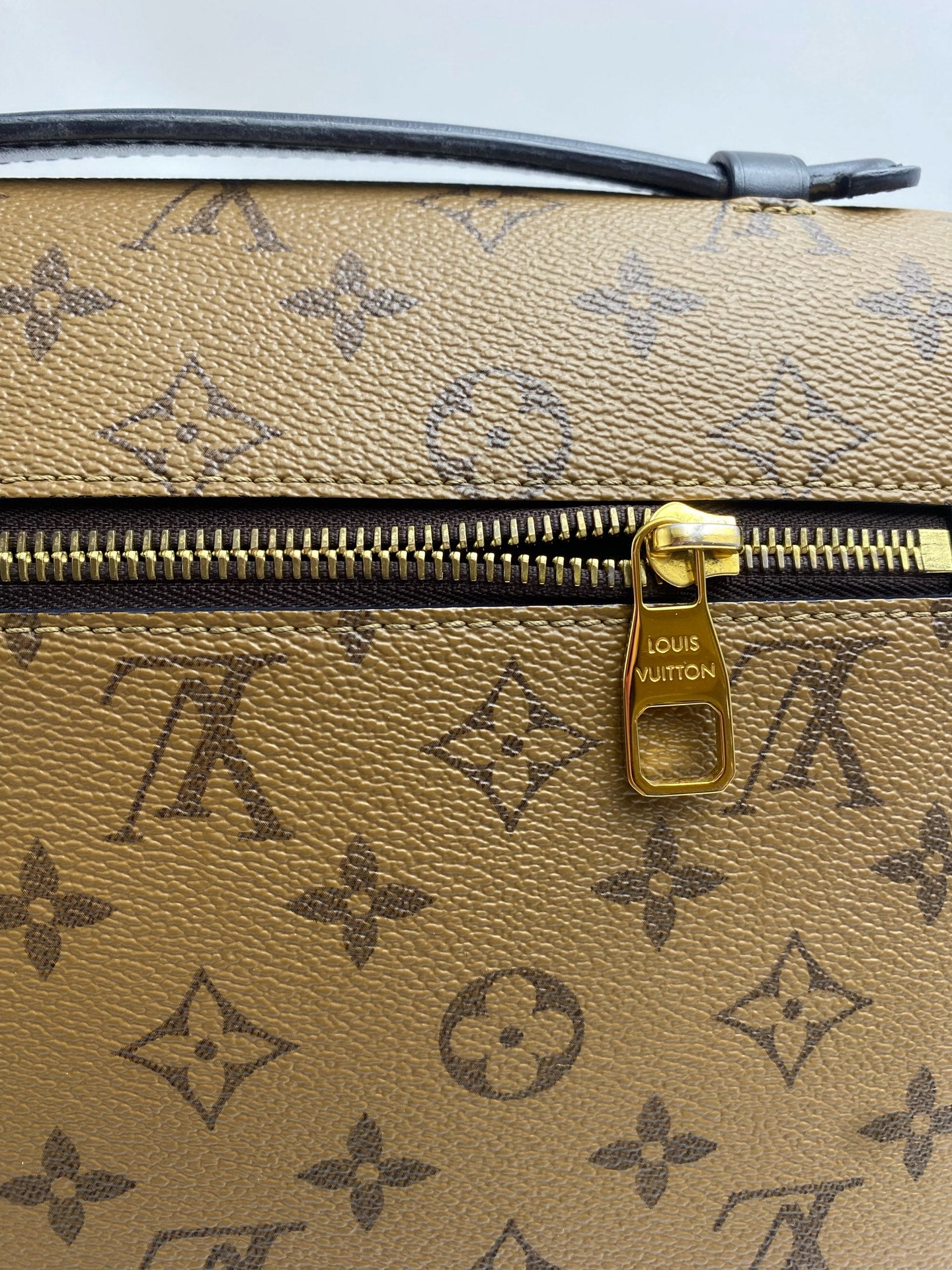 Louis Vuitton Messenger Bag
