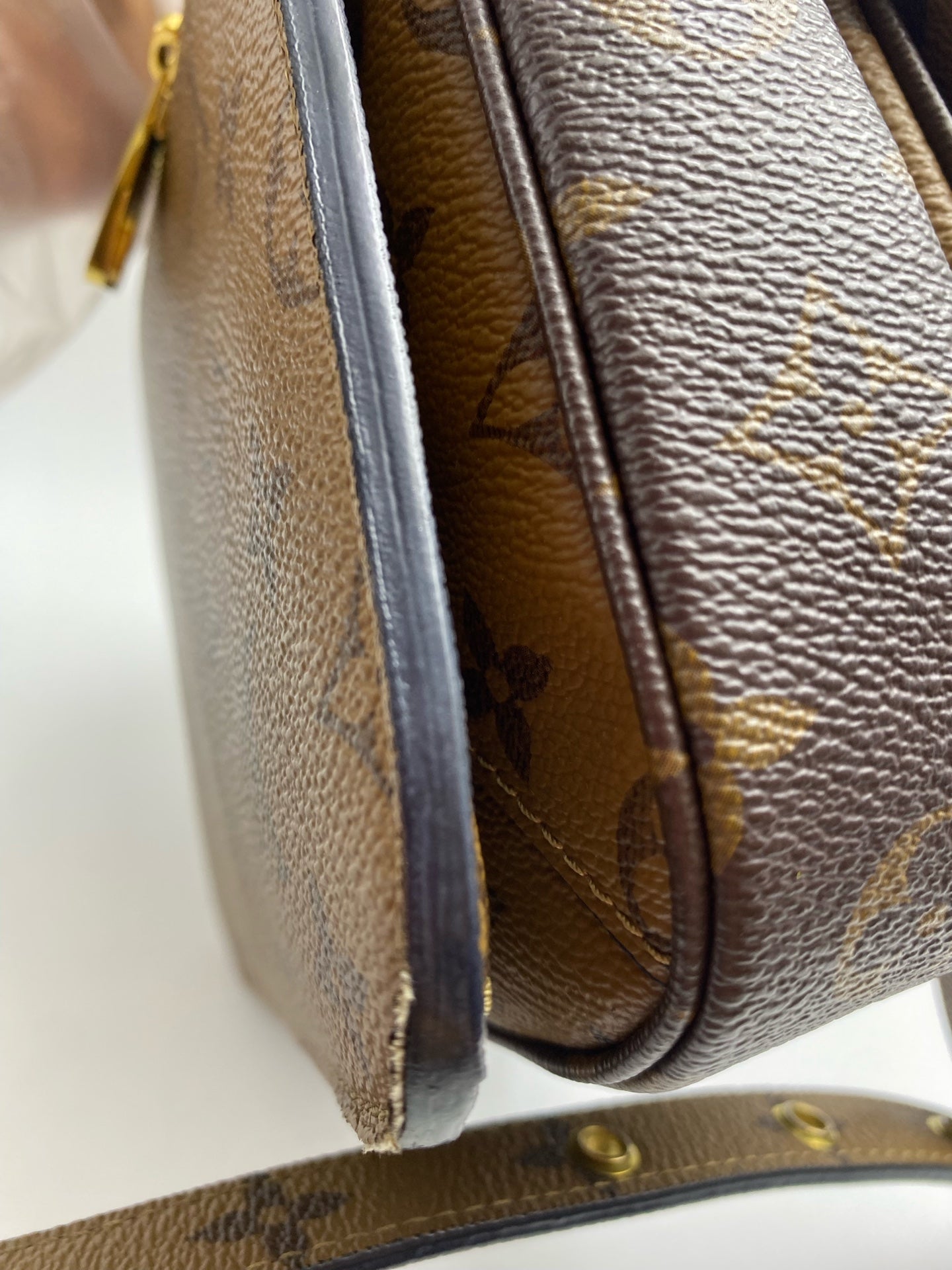 Louis Vuitton Messenger Bag