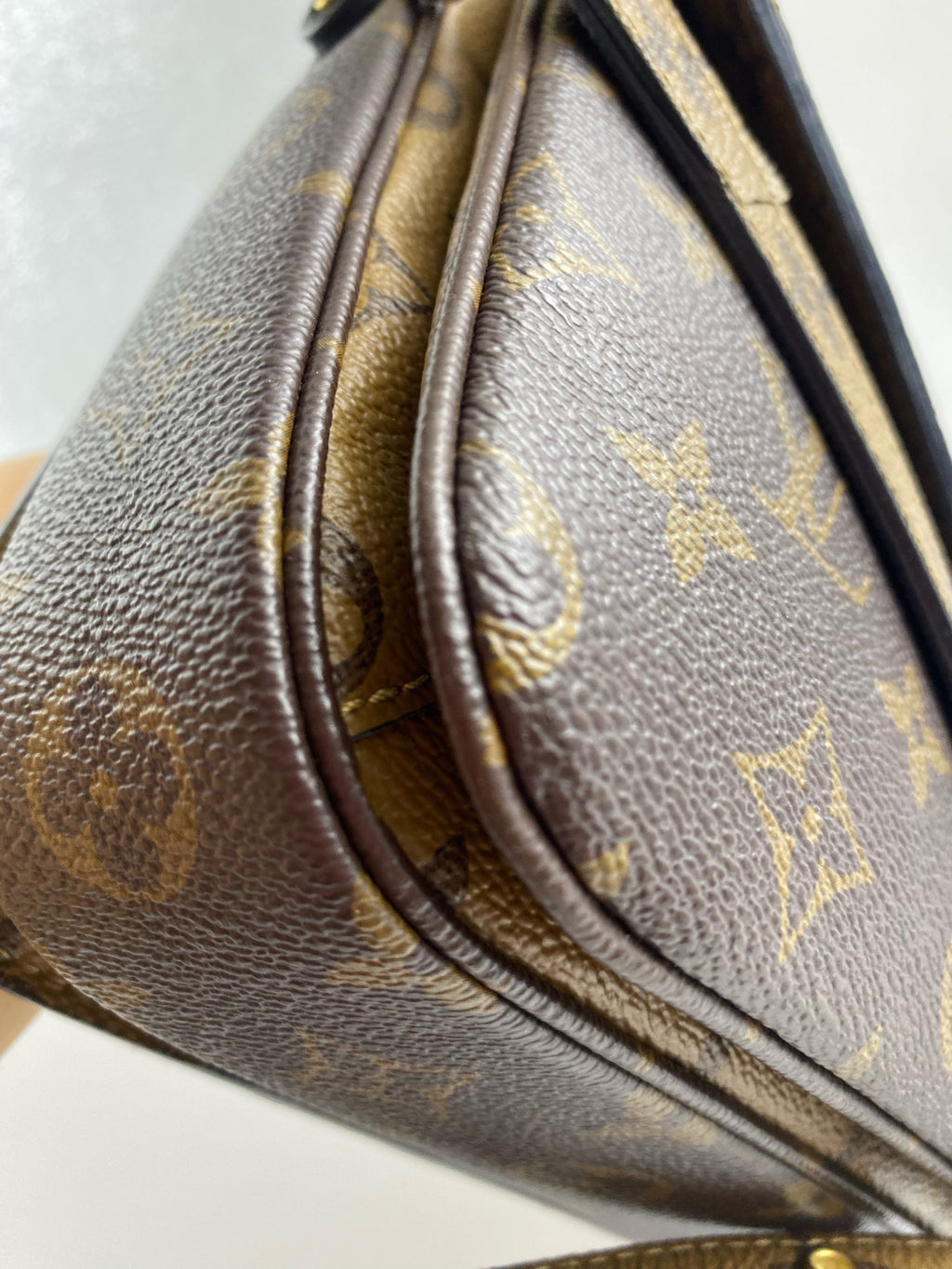Louis Vuitton Messenger Bag