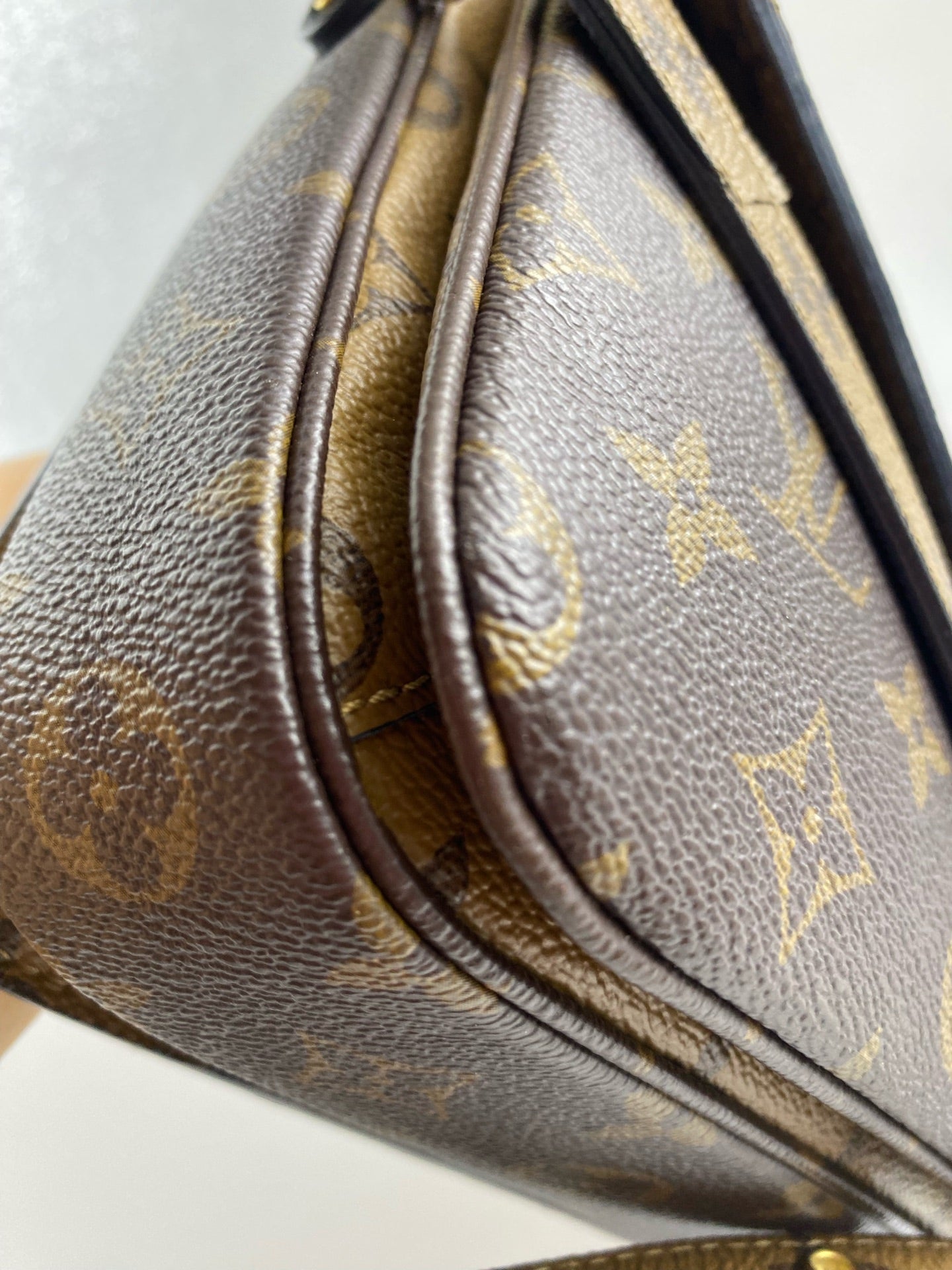 Louis Vuitton Messenger Bag