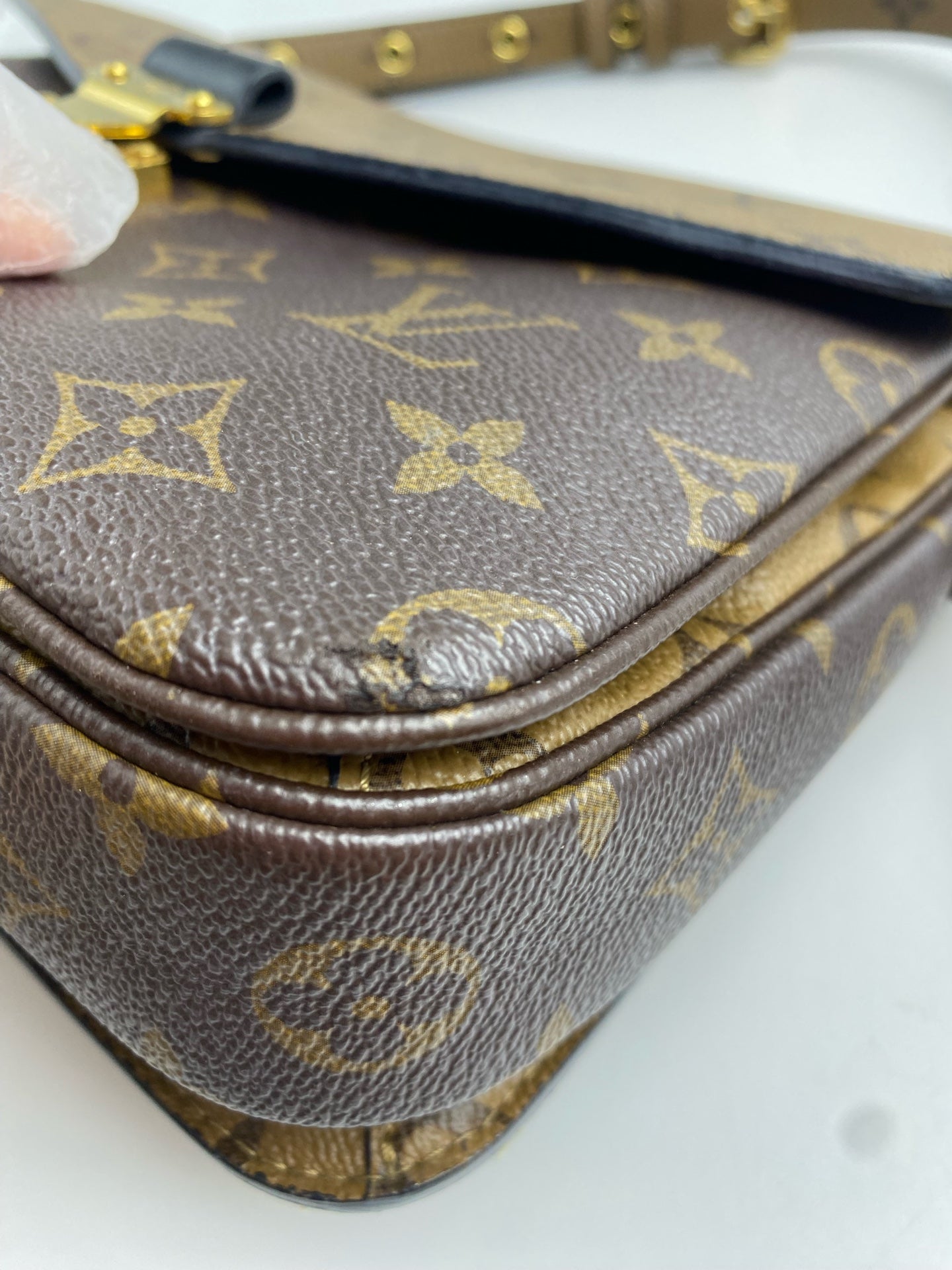 Louis Vuitton Messenger Bag
