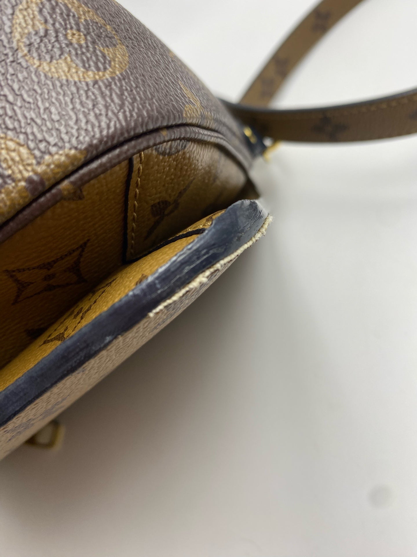 Louis Vuitton Messenger Bag