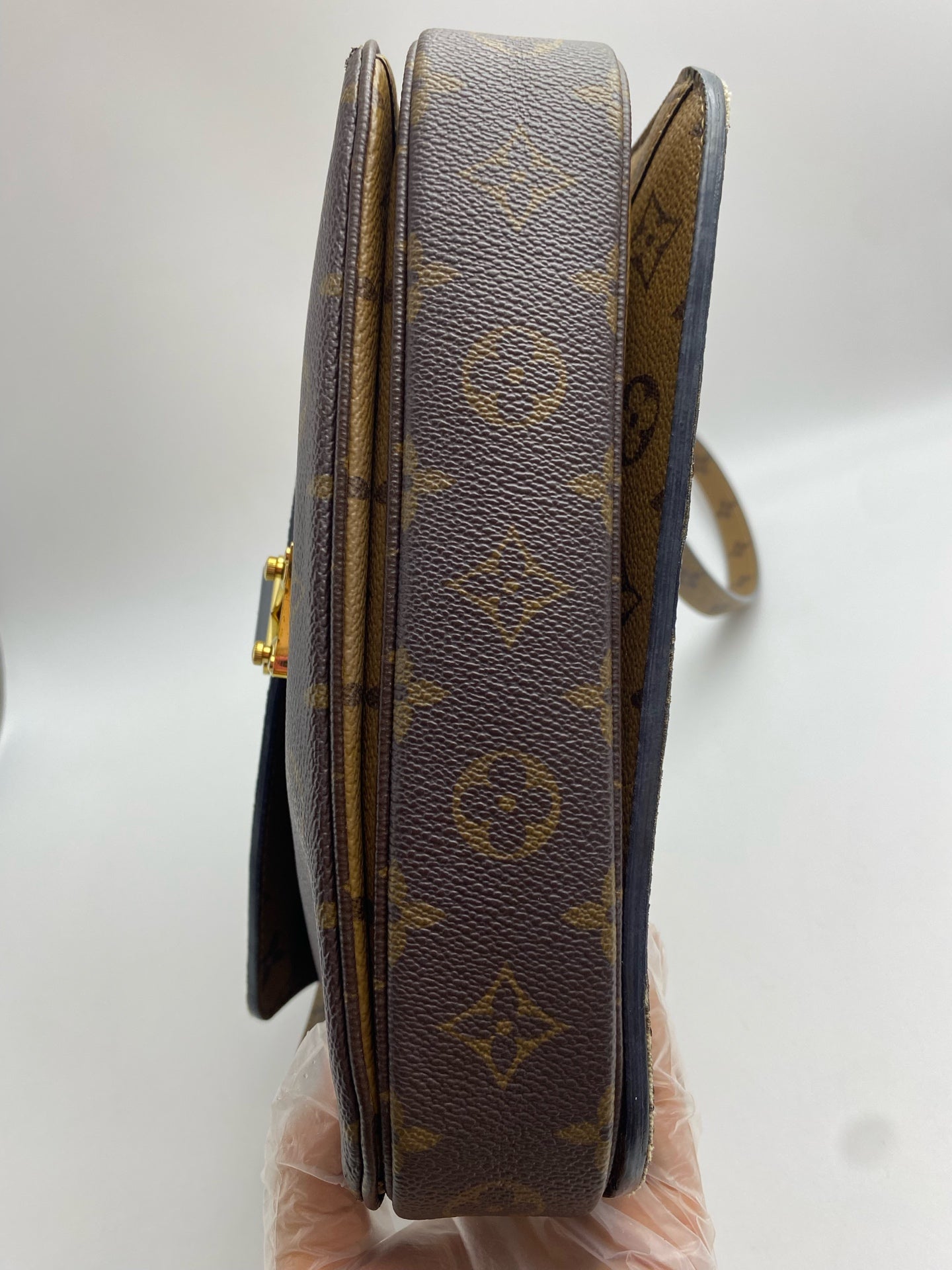 Louis Vuitton Messenger Bag