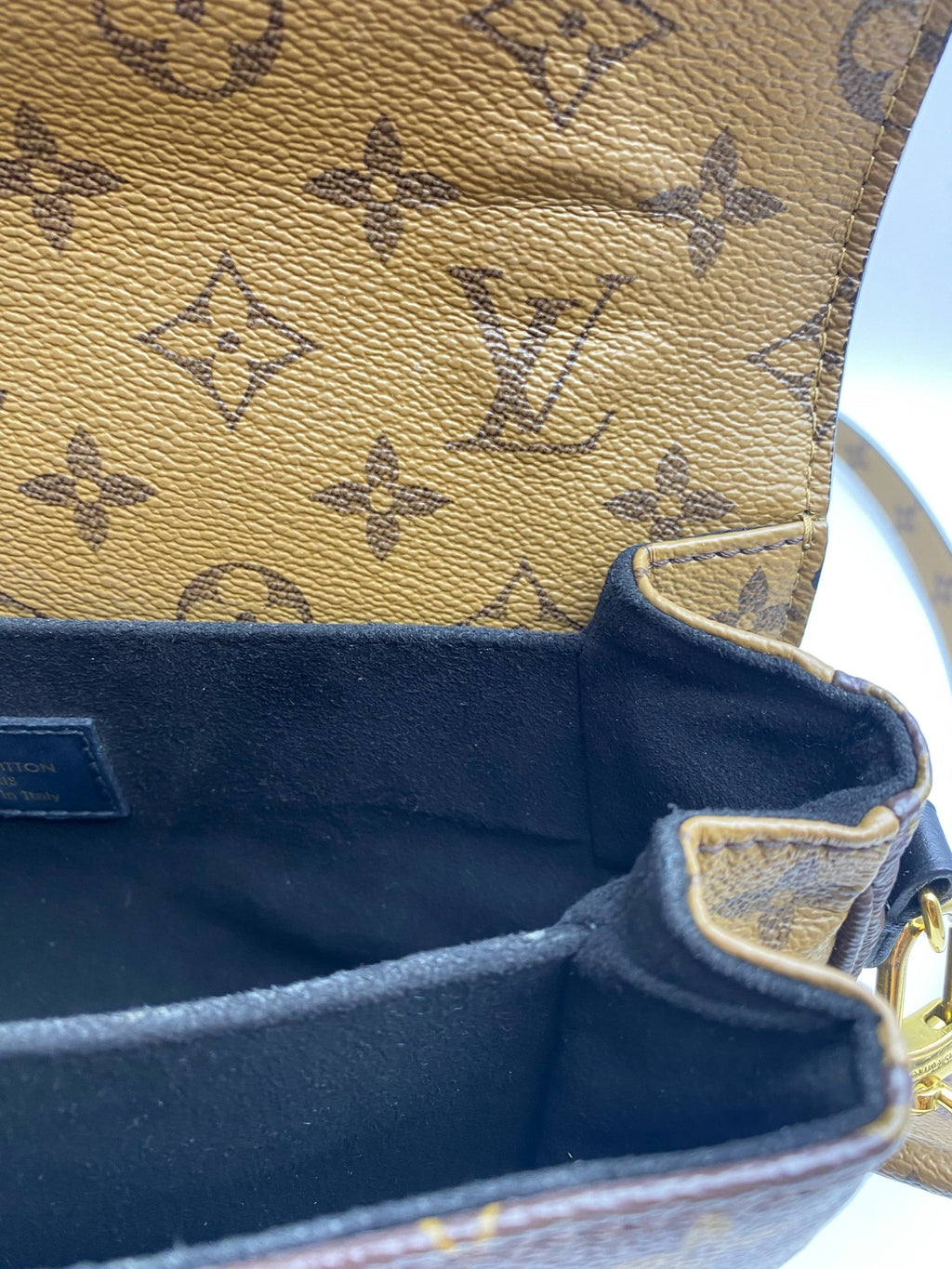 Louis Vuitton Messenger Bag