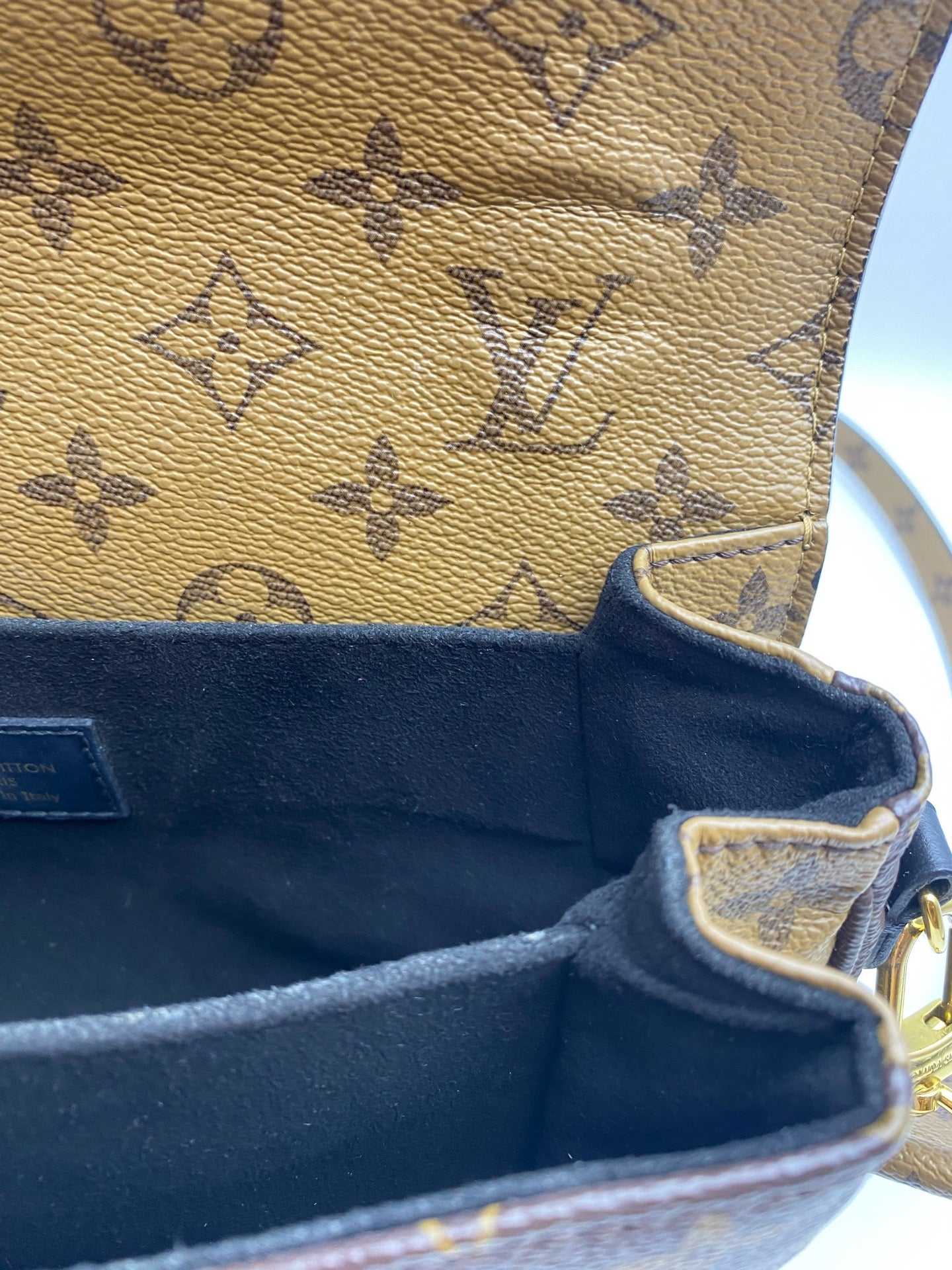Louis Vuitton Messenger Bag