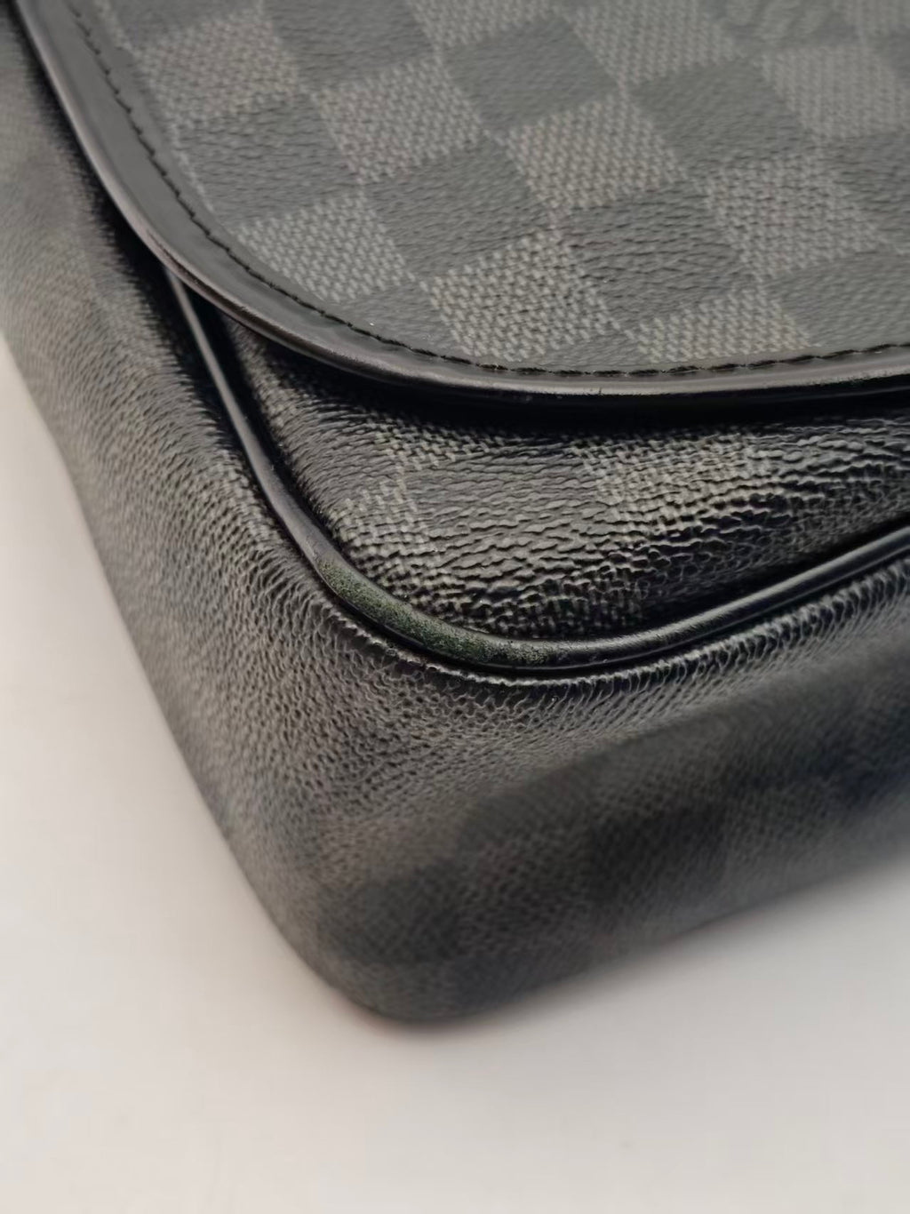 Louis Vuitton Messenger Bag