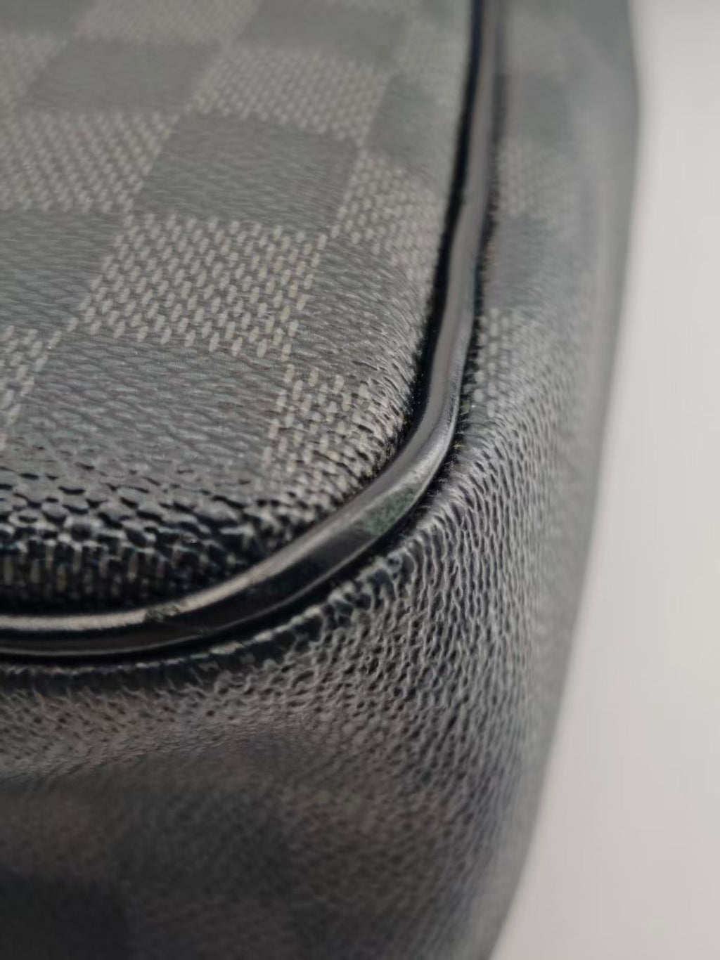 Louis Vuitton Messenger Bag