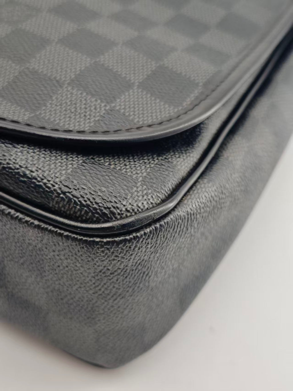 Louis Vuitton Messenger Bag