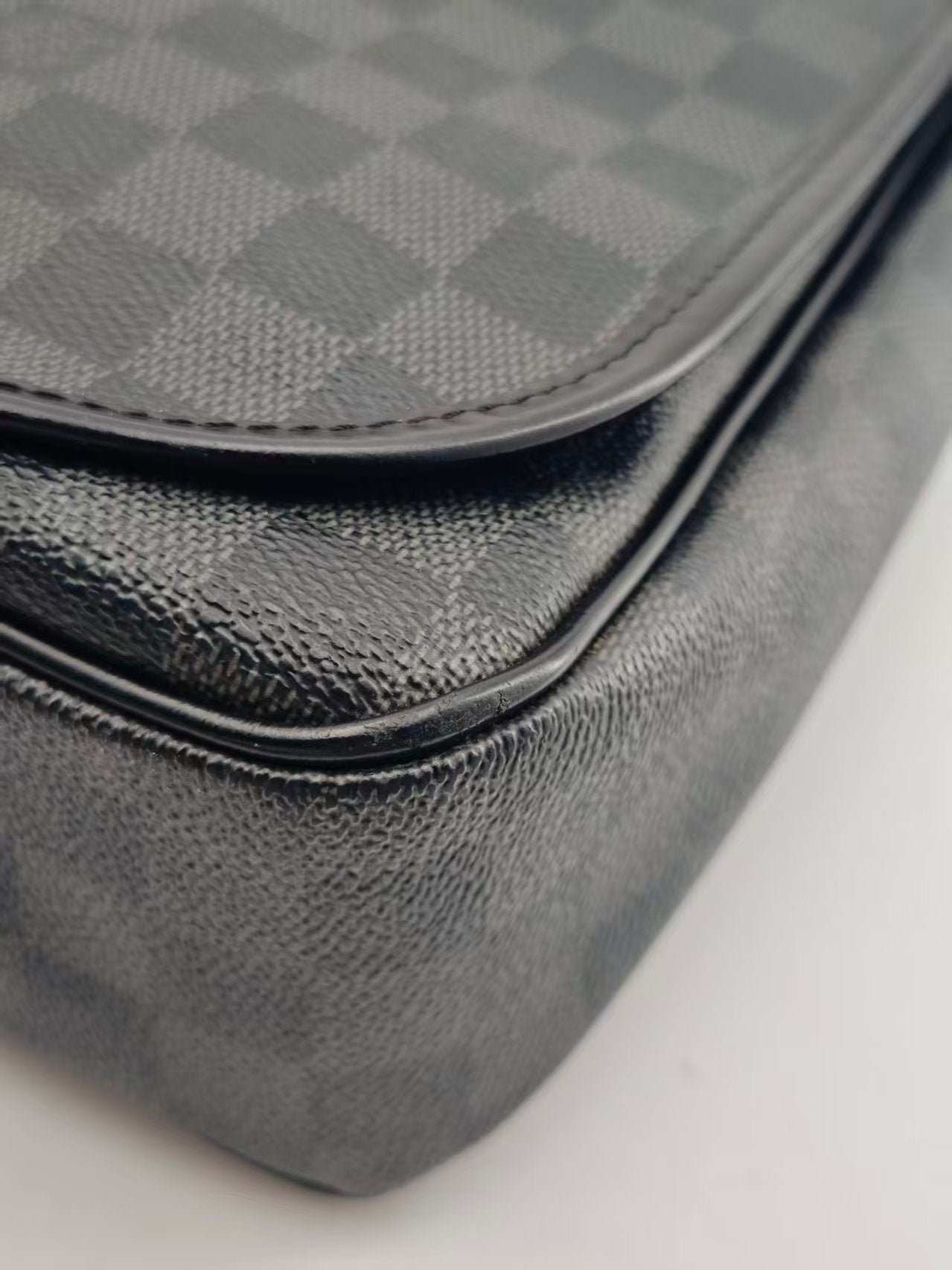 Louis Vuitton Messenger Bag
