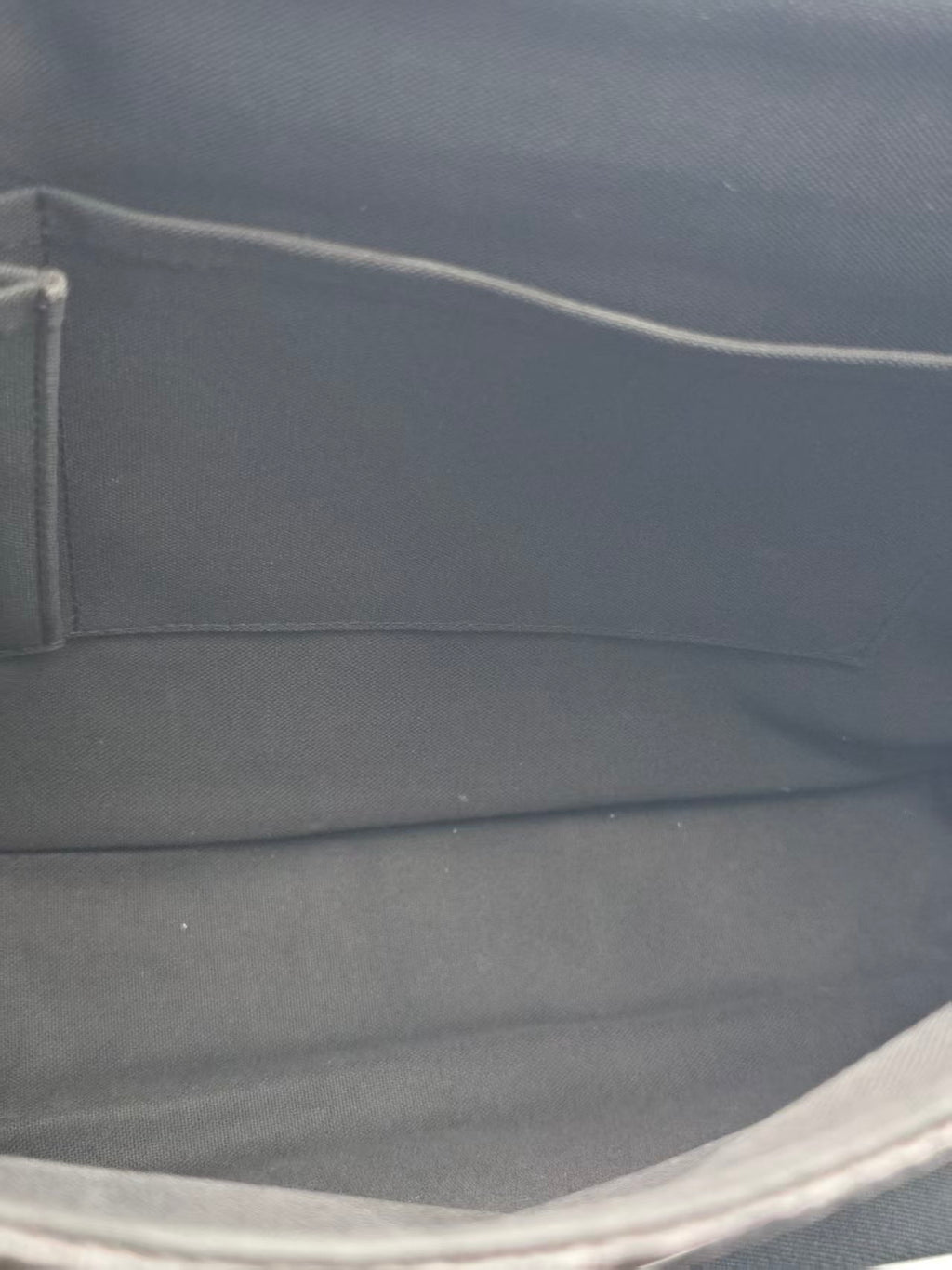 Louis Vuitton Messenger Bag