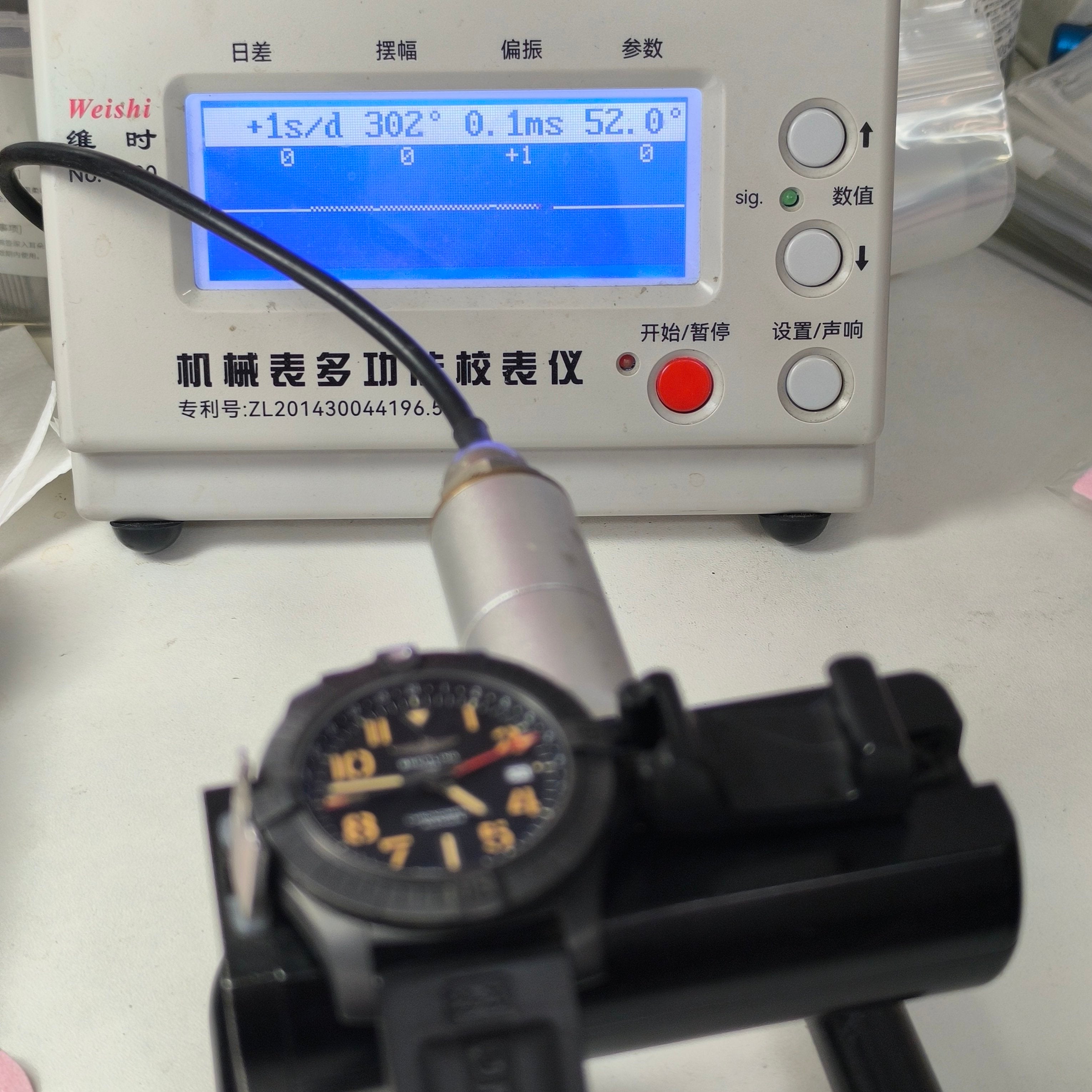 Breitling Avenger 45 millimeters V32395101B1X3