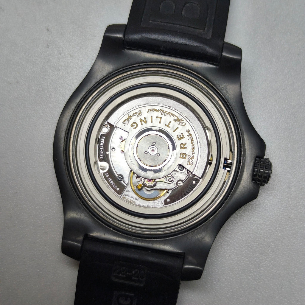 Breitling Avenger 45 millimeters V32395101B1X3