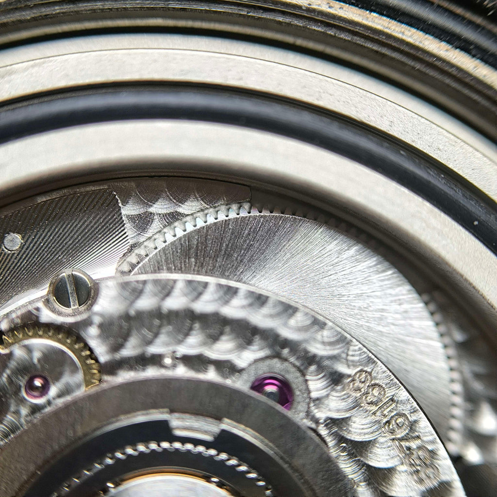 Breitling Avenger 45 millimeters V32395101B1X3