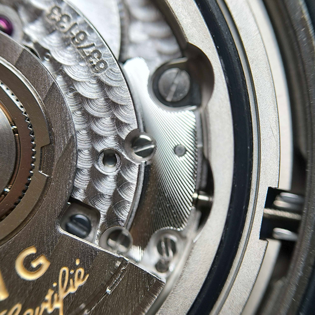 Breitling Avenger 45 millimeters V32395101B1X3