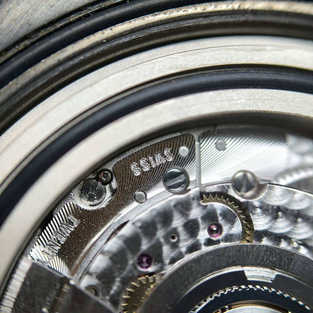 Breitling Avenger 45 millimeters V32395101B1X3