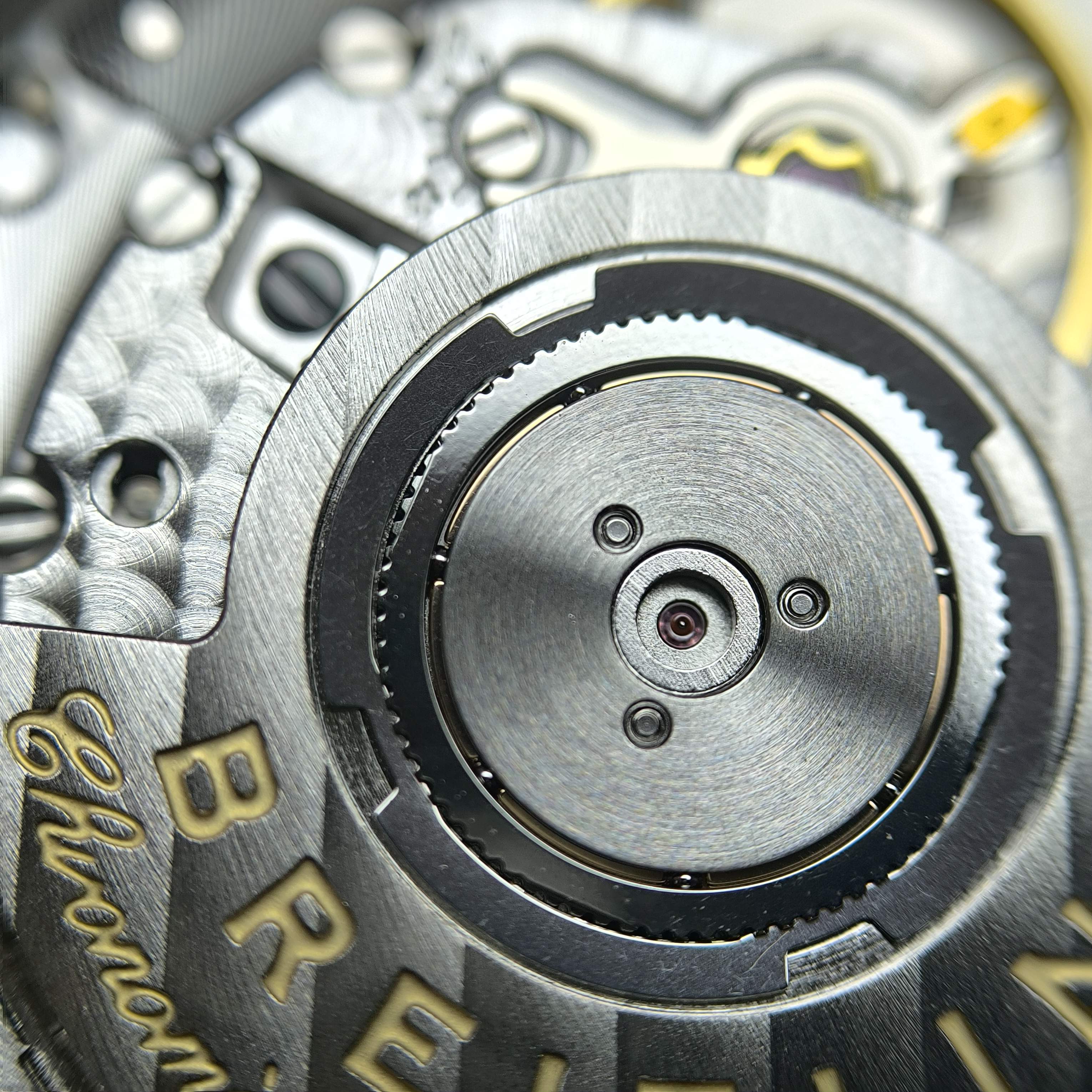 Breitling Avenger 45 millimeters V32395101B1X3