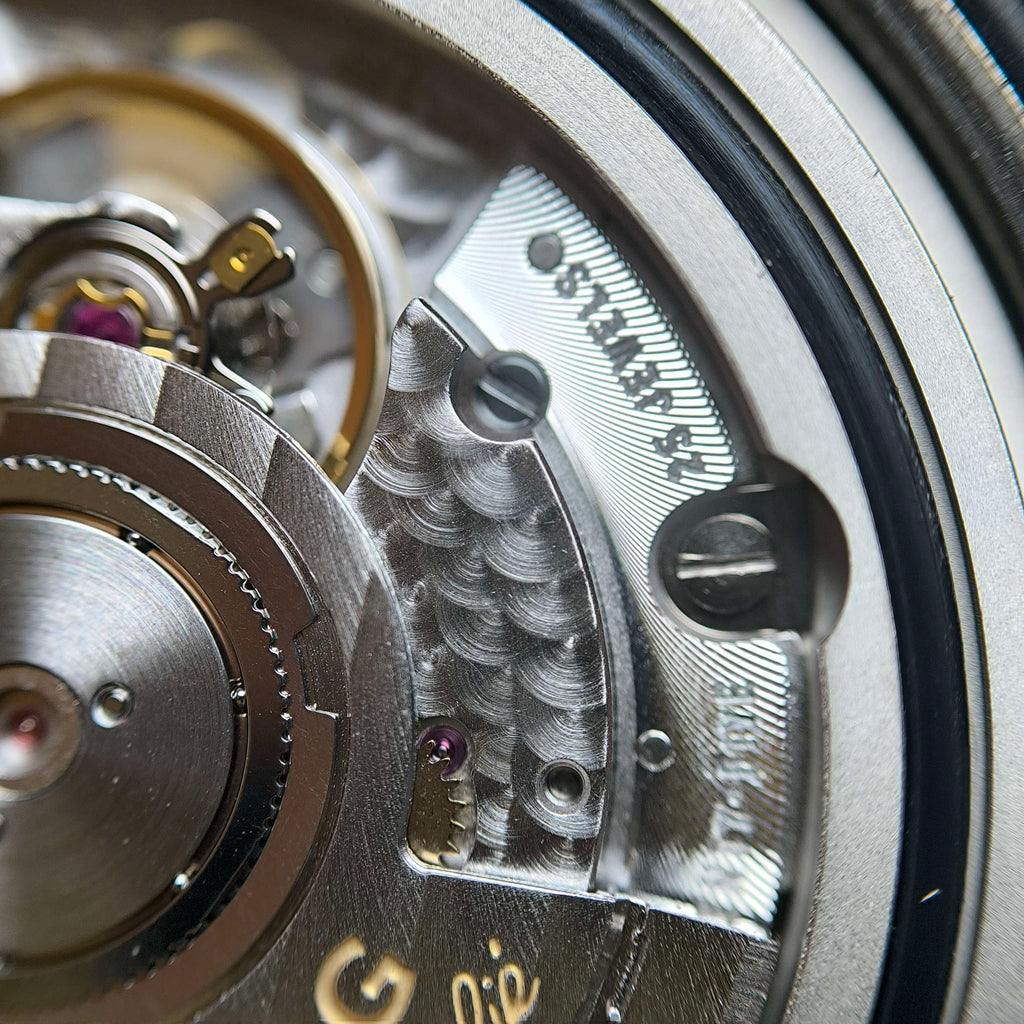 Breitling Avenger 45 millimeters V32395101B1X3