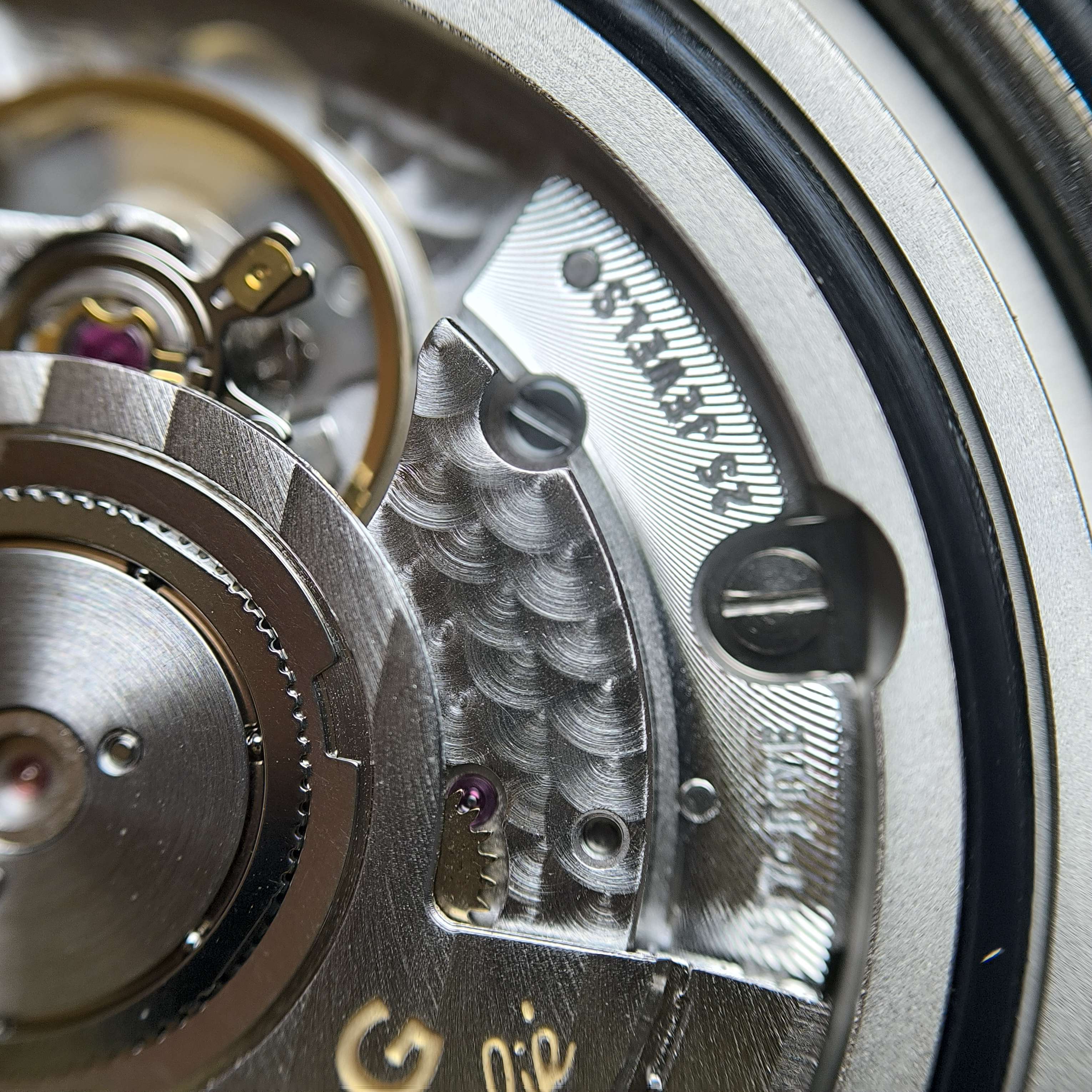 Breitling Avenger 45 millimeters V32395101B1X3