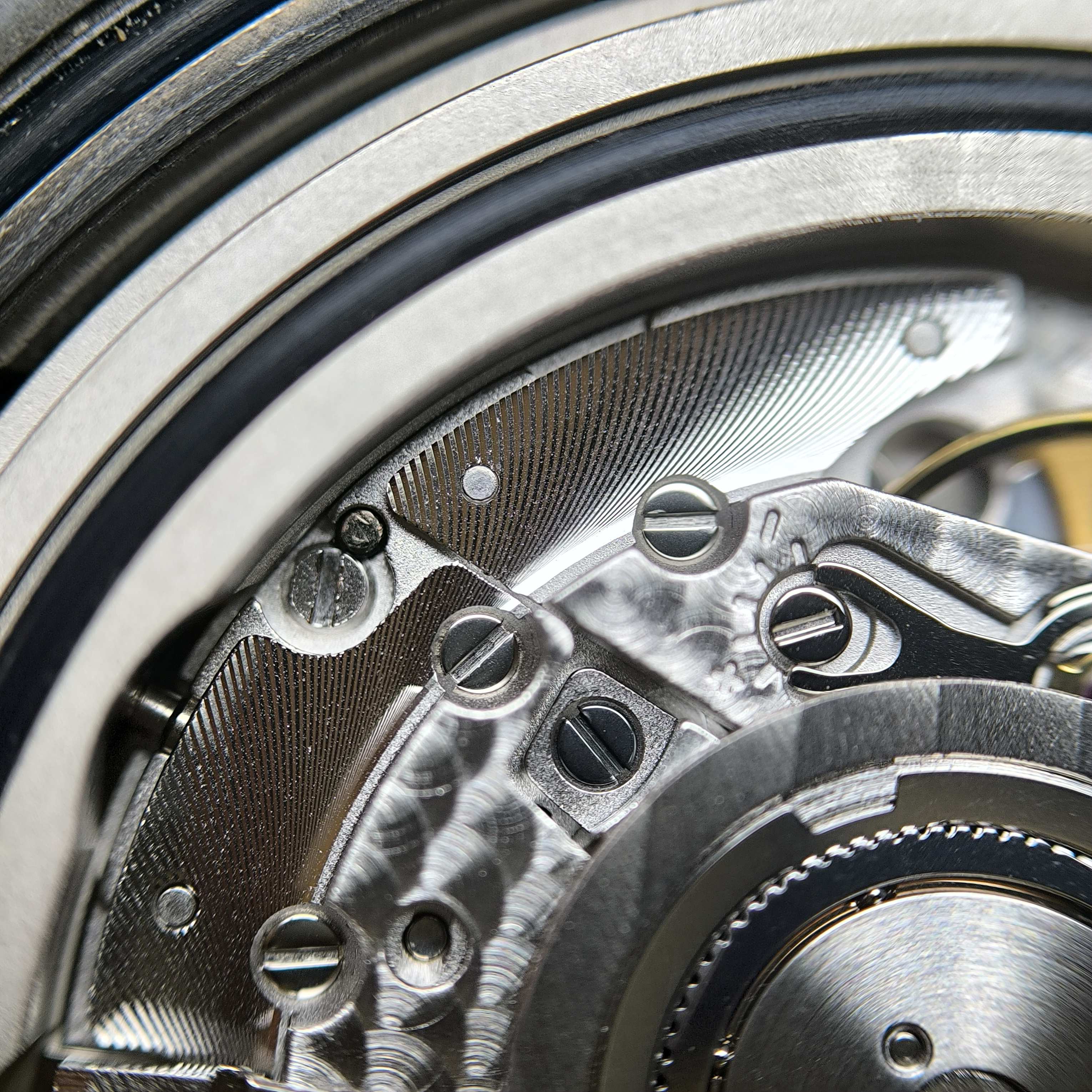 Breitling Avenger 45 millimeters V32395101B1X3