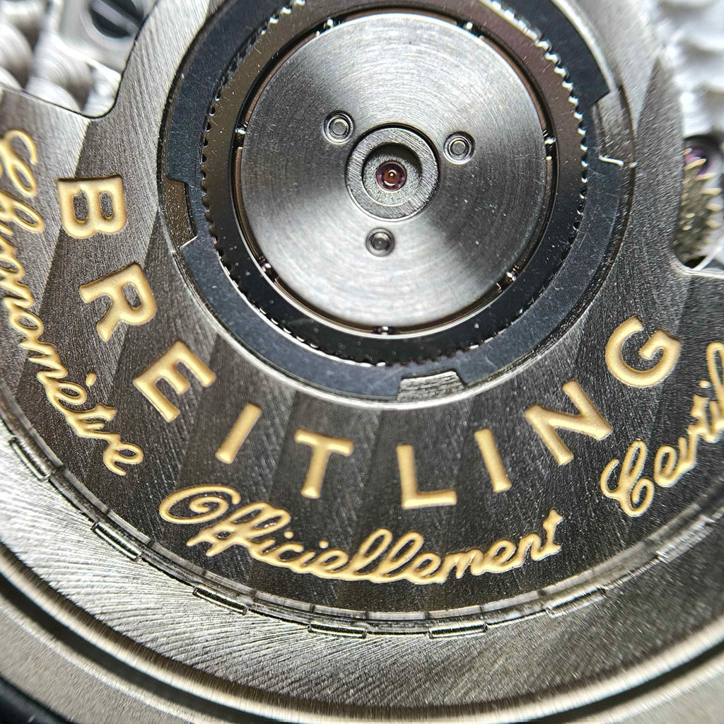 Breitling Avenger 45 millimeters V32395101B1X3