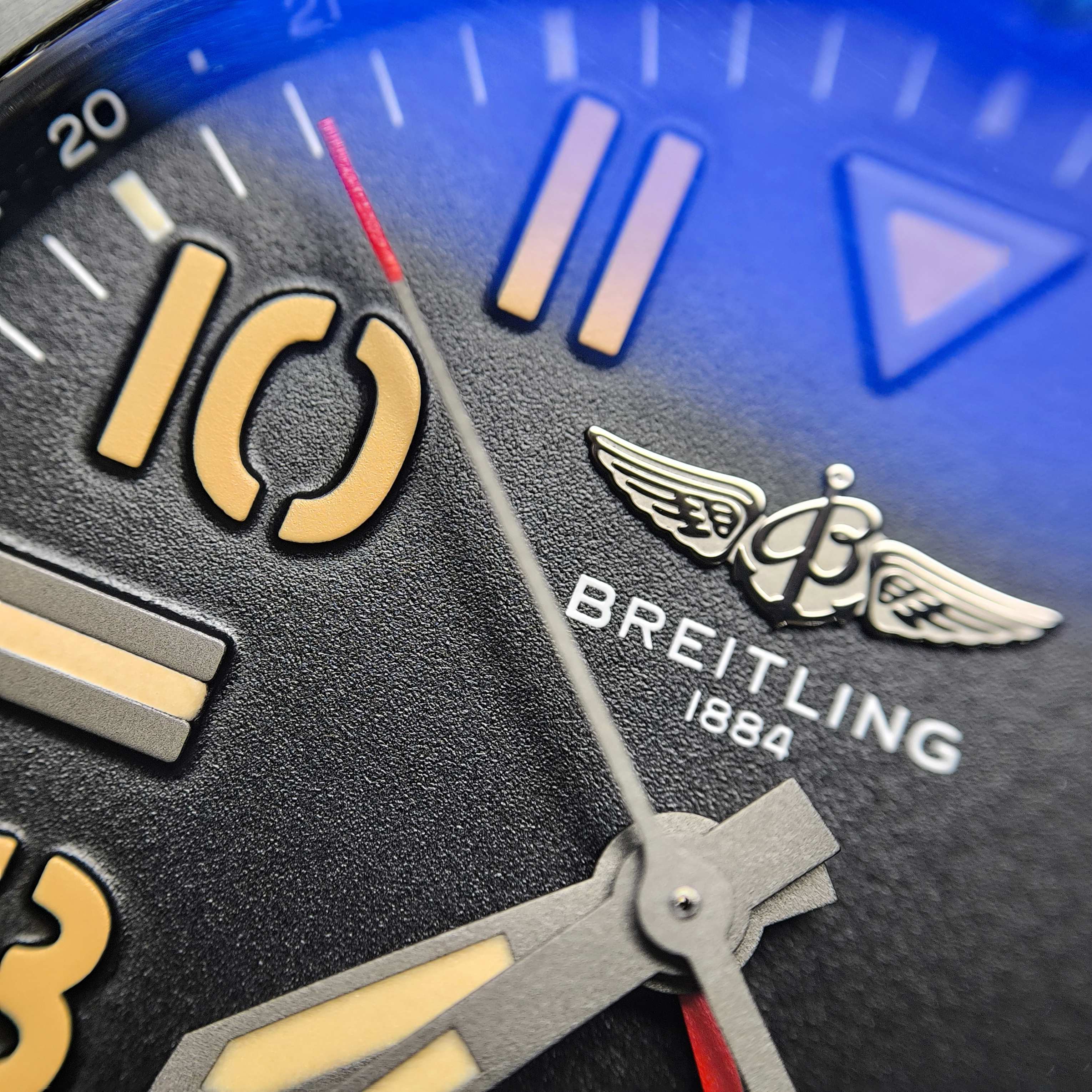 Breitling Avenger 45 millimeters V32395101B1X3