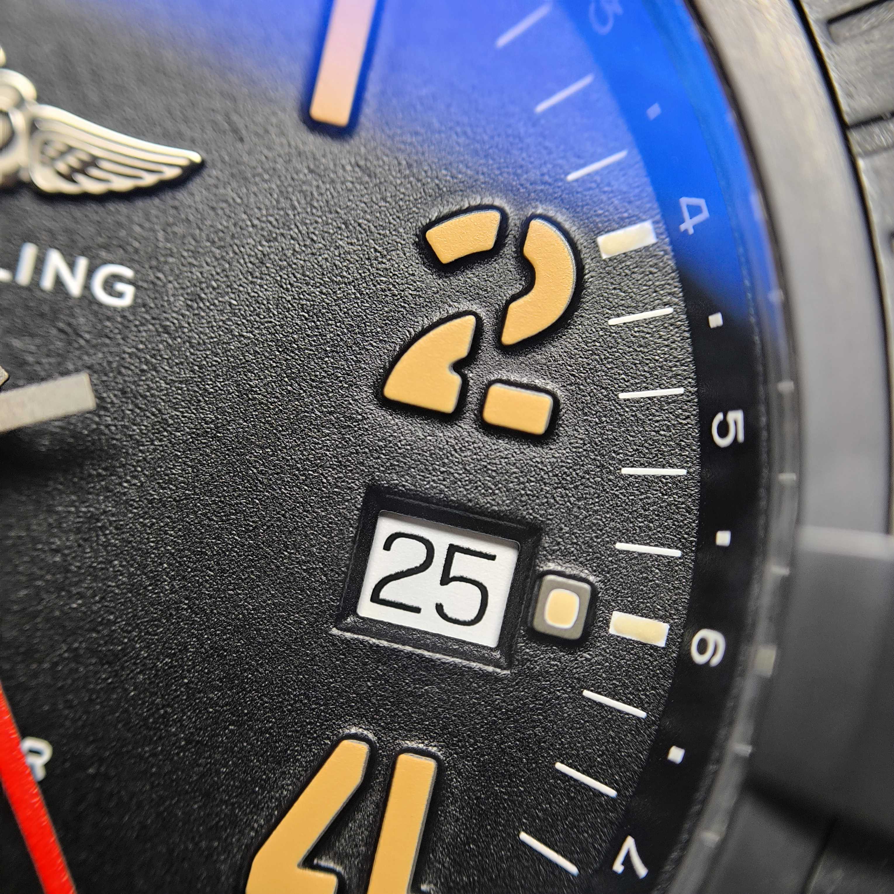 Breitling Avenger 45 millimeters V32395101B1X3