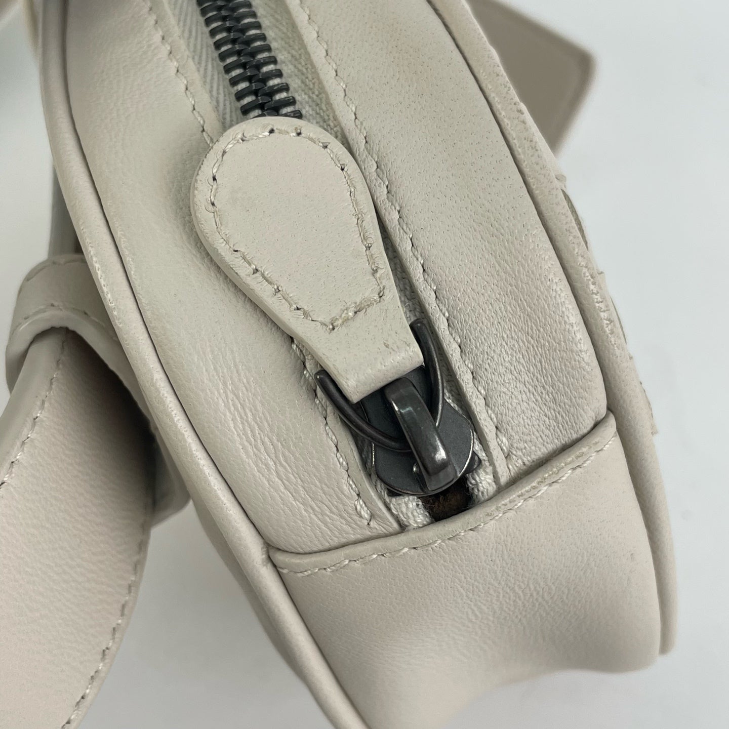 Bottega Veneta White Belt Bag & Fanny Pack