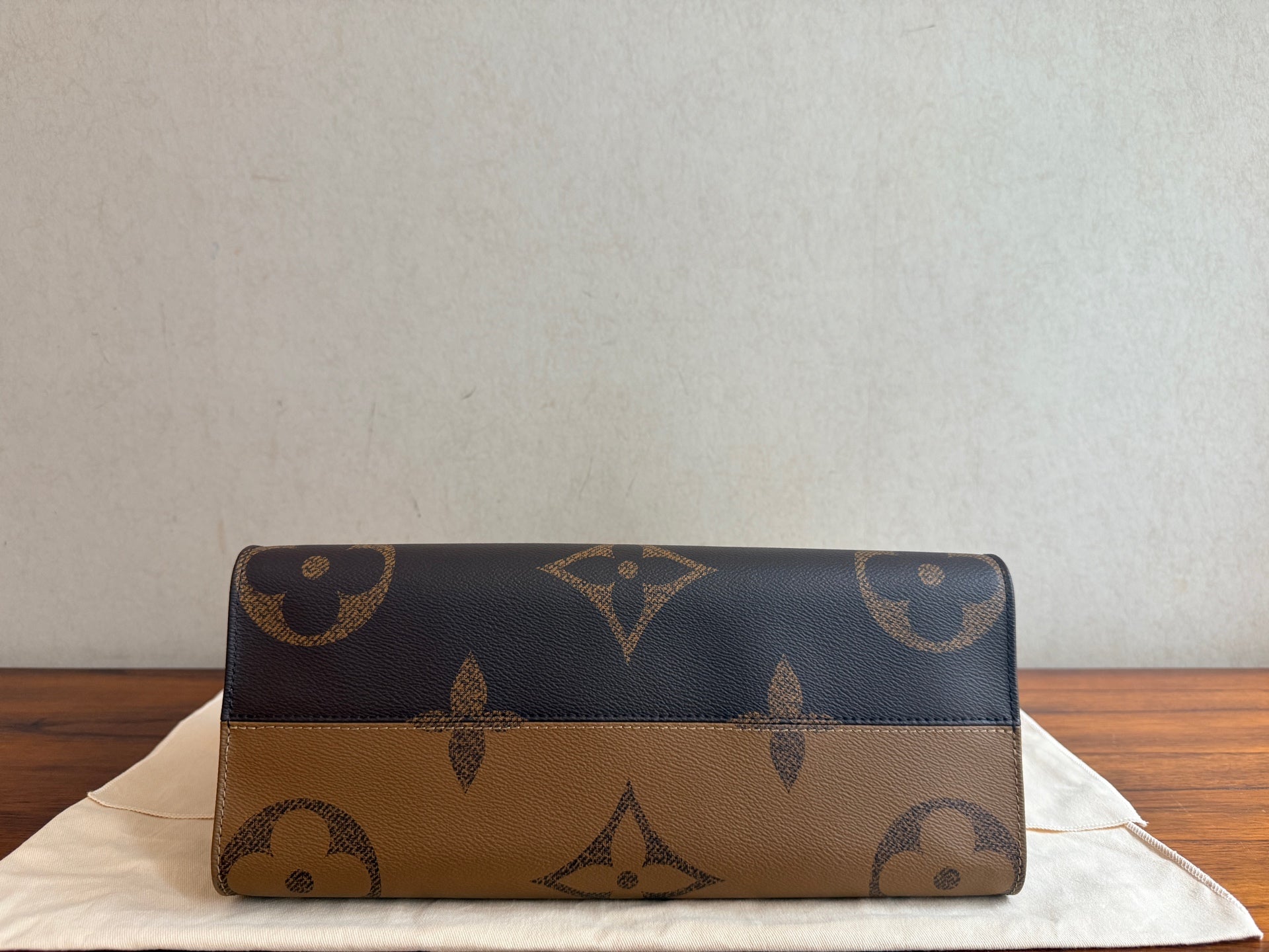 Louis Vuitton ONTHEGO Medium-Sized Handbag Canvas