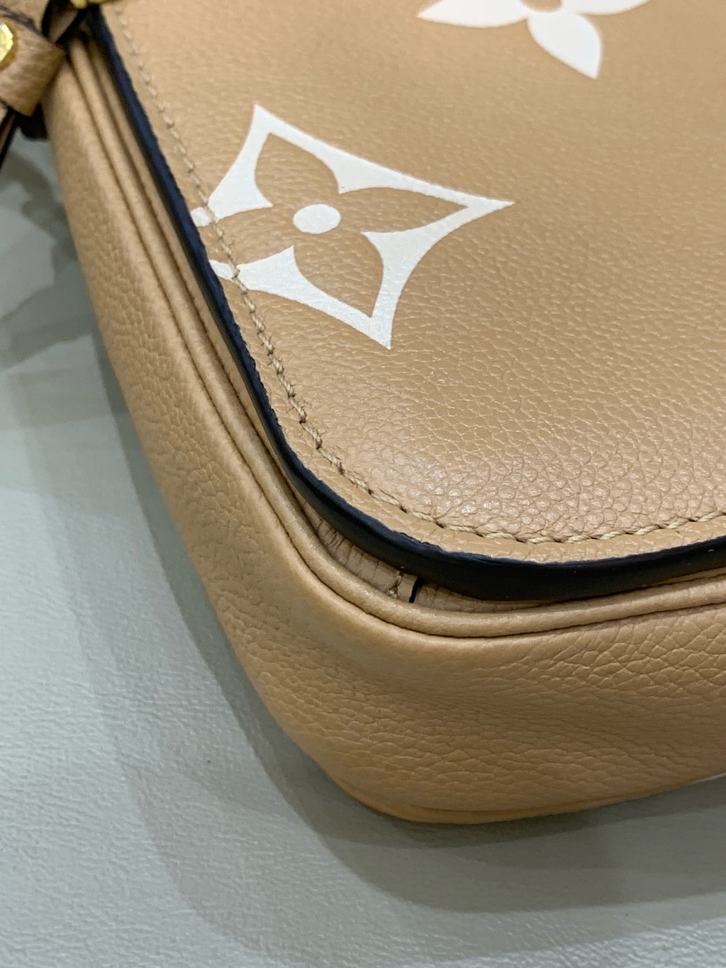 Louis Vuitton Pochette Métis Messenger Bag 25 x 19 x 7 M45773